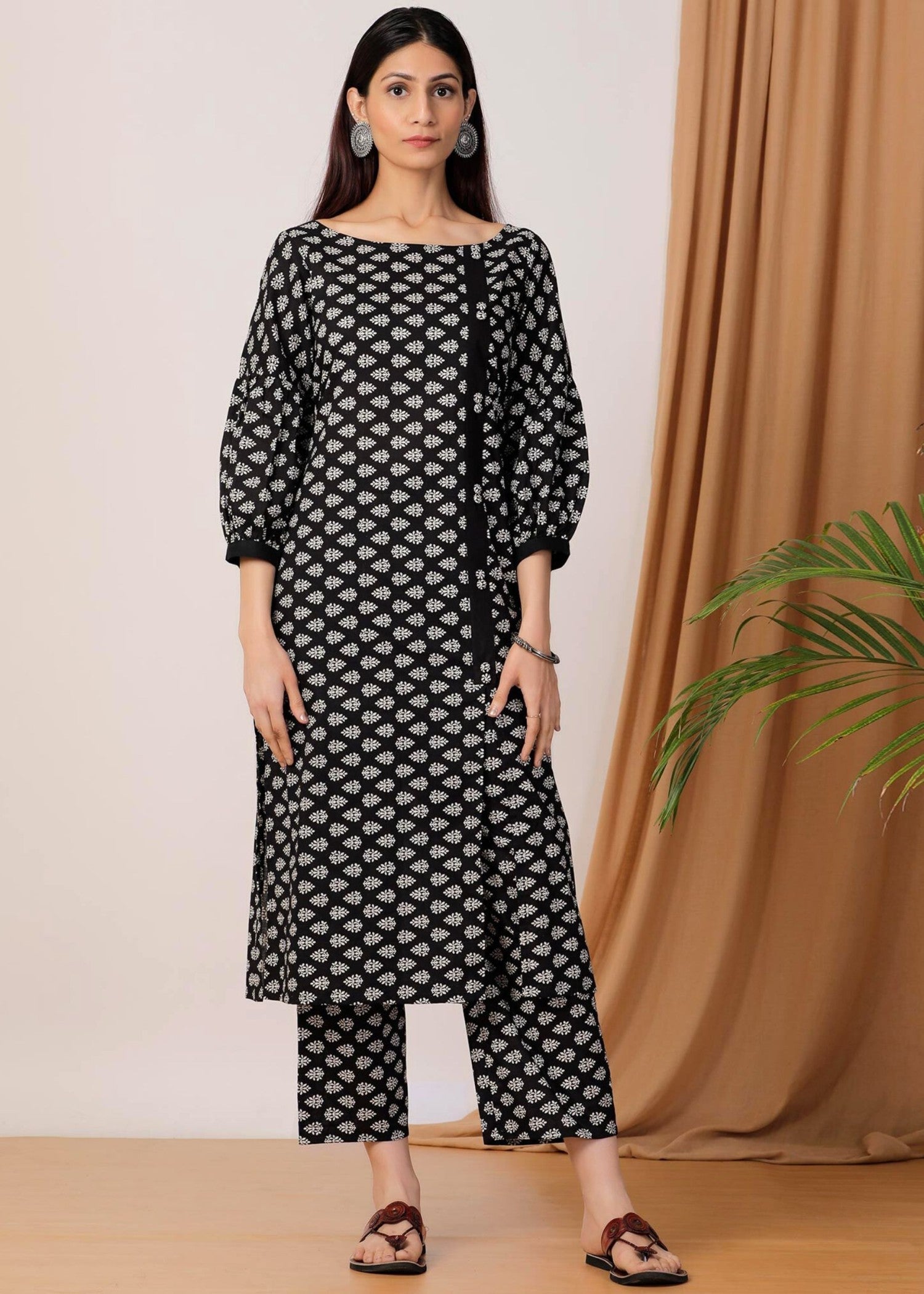 Zeekstore Black block printed kurta and pants Set Of Two Women 2pcs