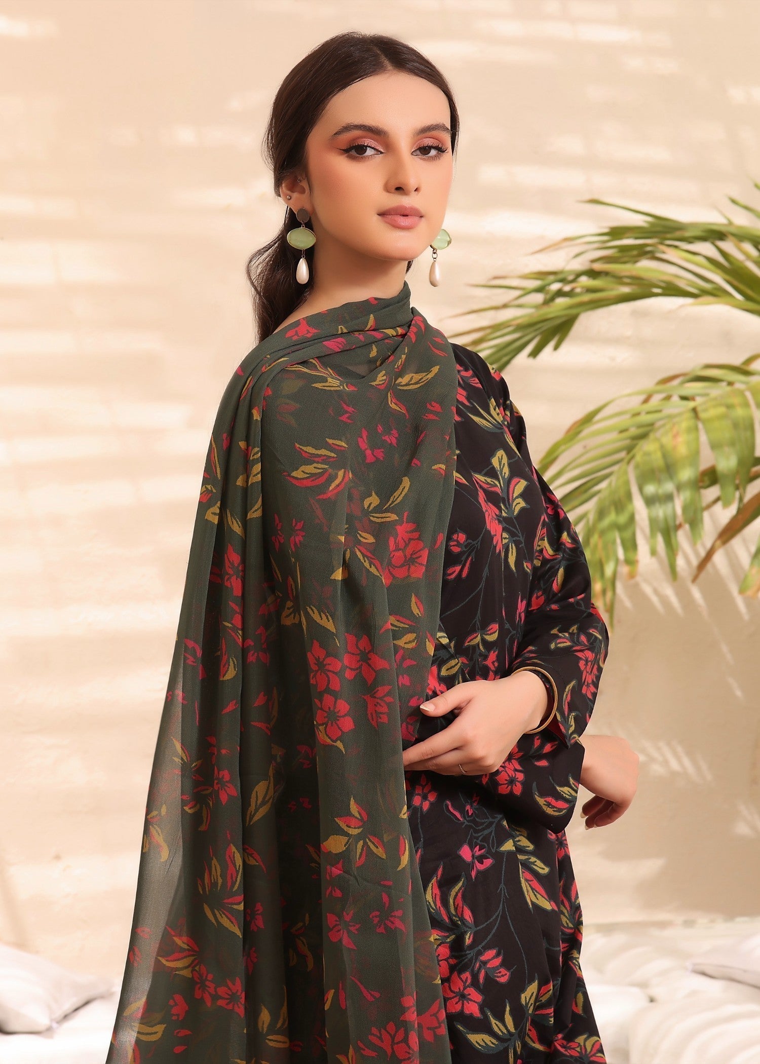 Feathers MIA Women 3pcs