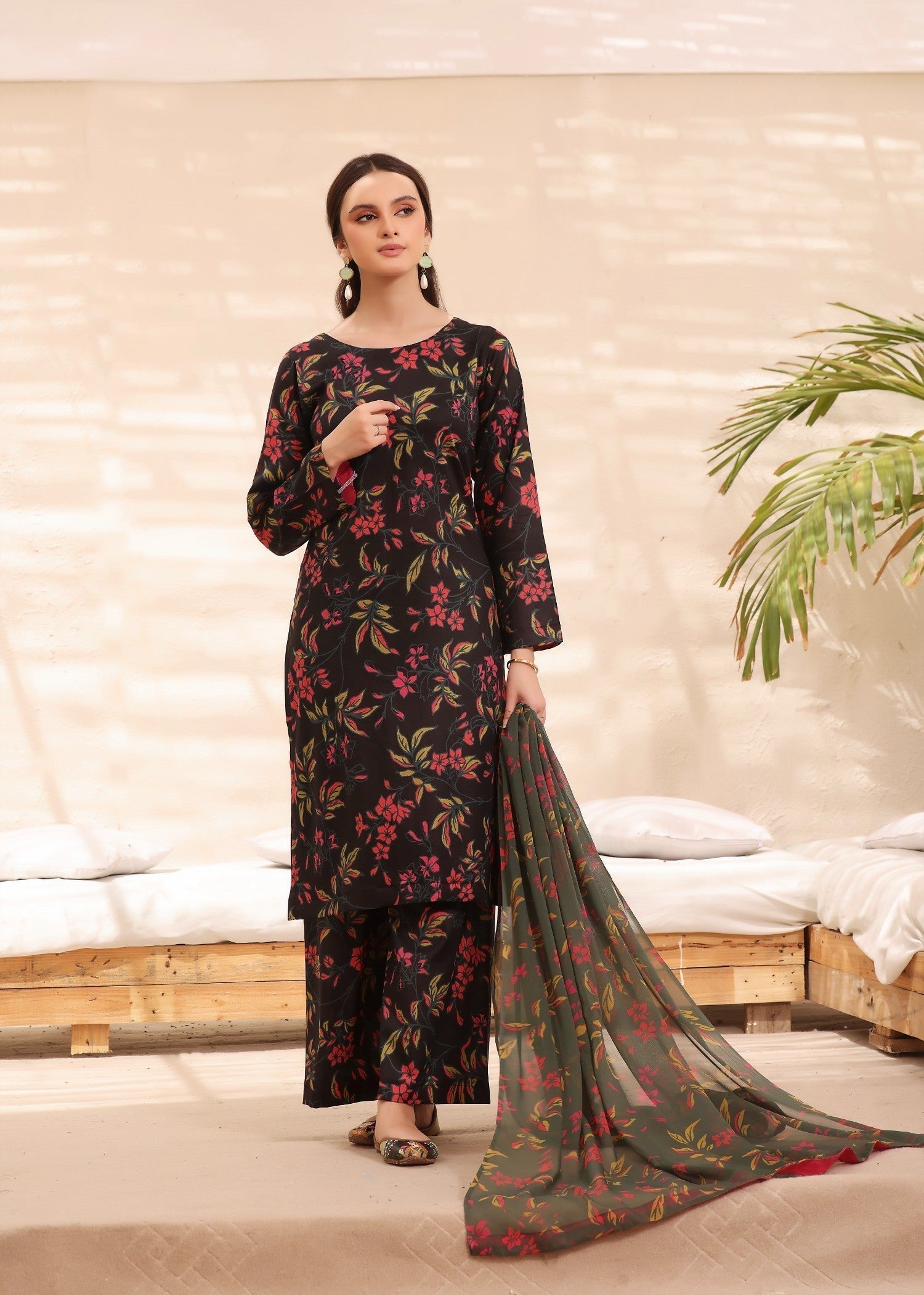 Feathers MIA Women 3pcs