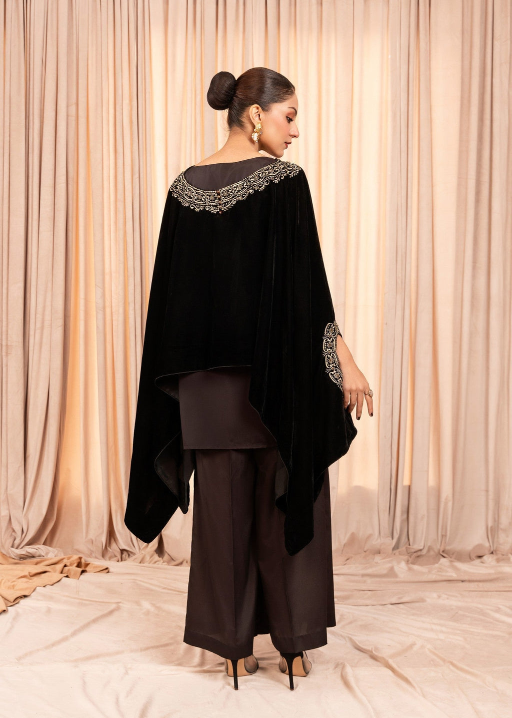 Stitch Vibes Aylin Whisper Shawl Shirt Women 1pcs