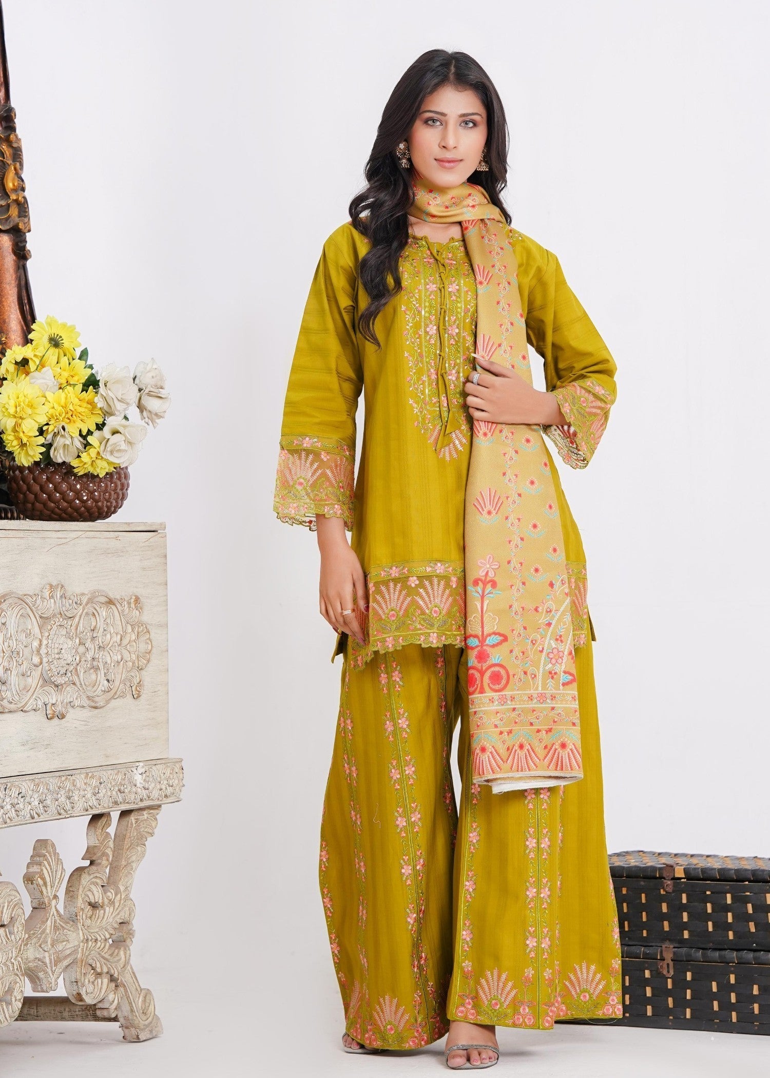 Fatima Noor’s Bi 006 3 Women 3pcs