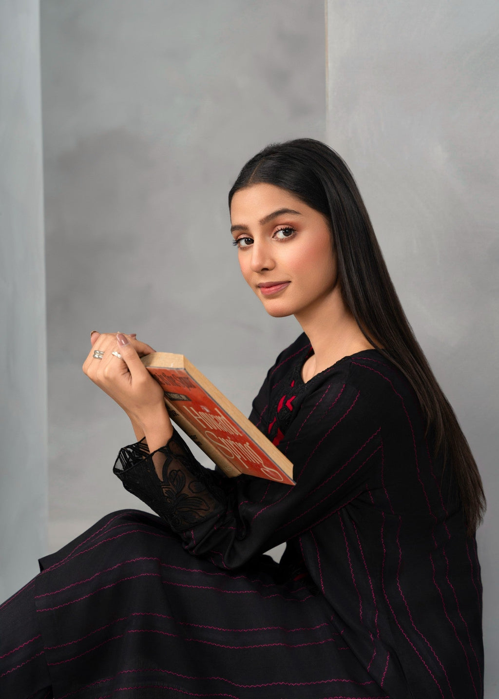 Hoorwani Raano Black Women 2pcs