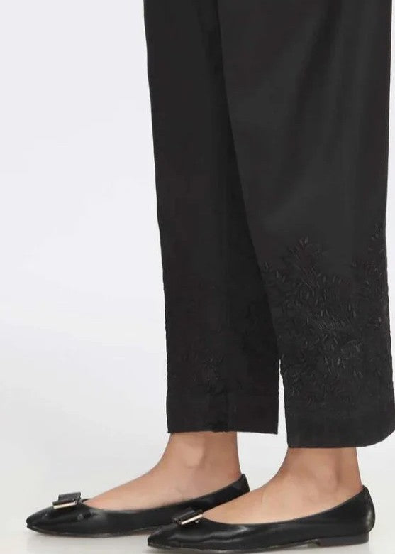 Rangeenz EMBROIDERED CAPRI TROUSER MIDB BLACK Women 1pcs