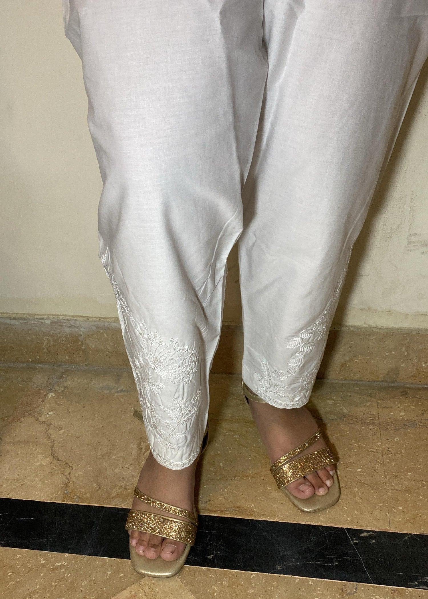 Rangeenz EMBROIDERED CAPRI MIIE W Women 1pcs