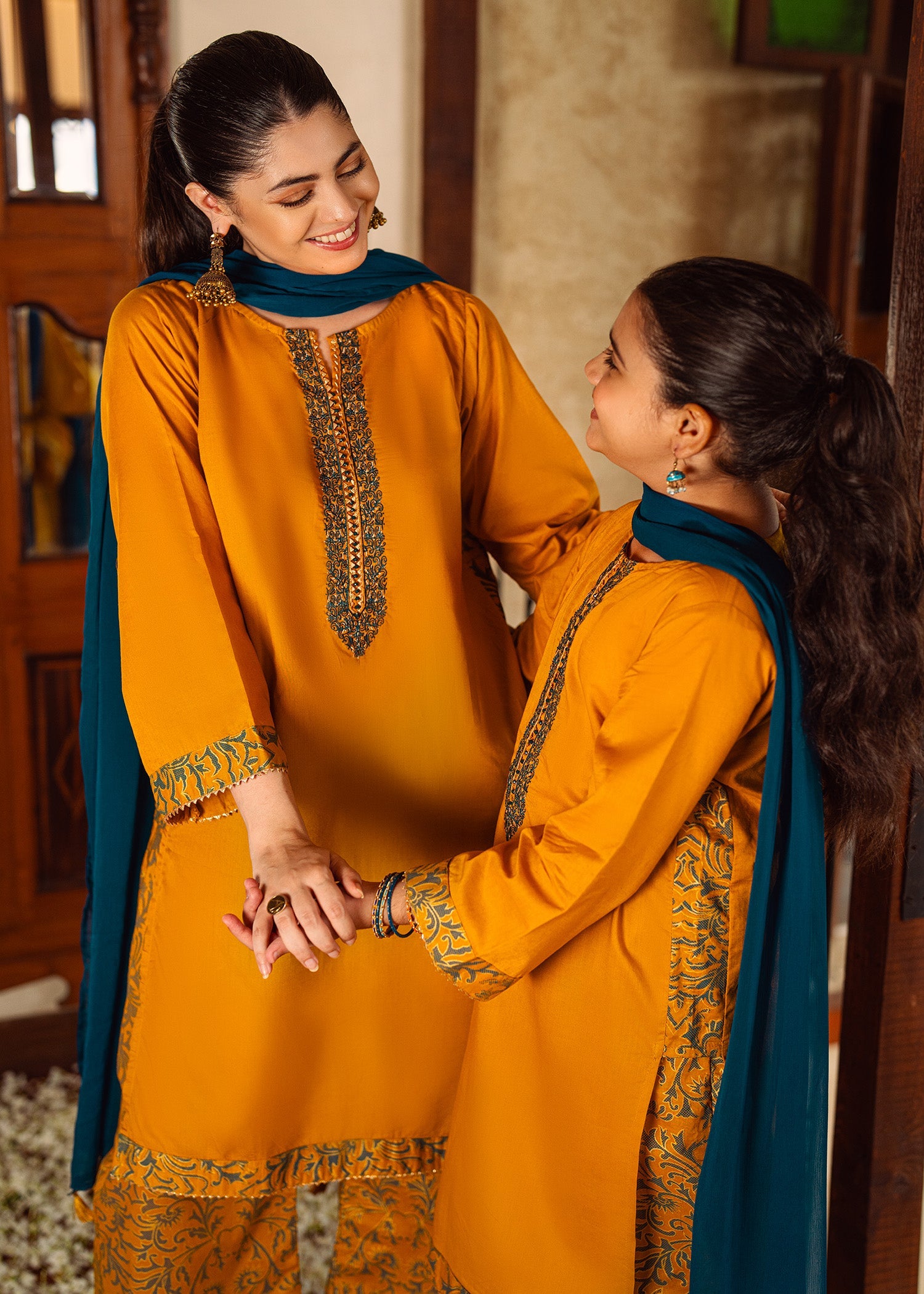 Kumash Textiles Golden Palm Women Women 3pcs