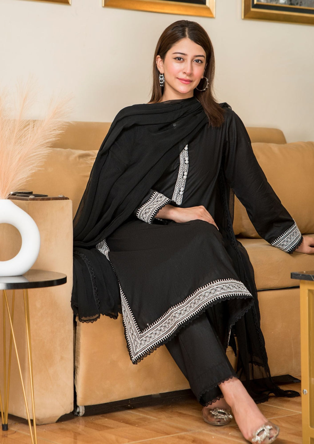 Yolo Pret EMBROIDERED LAWN BLK B25 0003 Women 3pcs