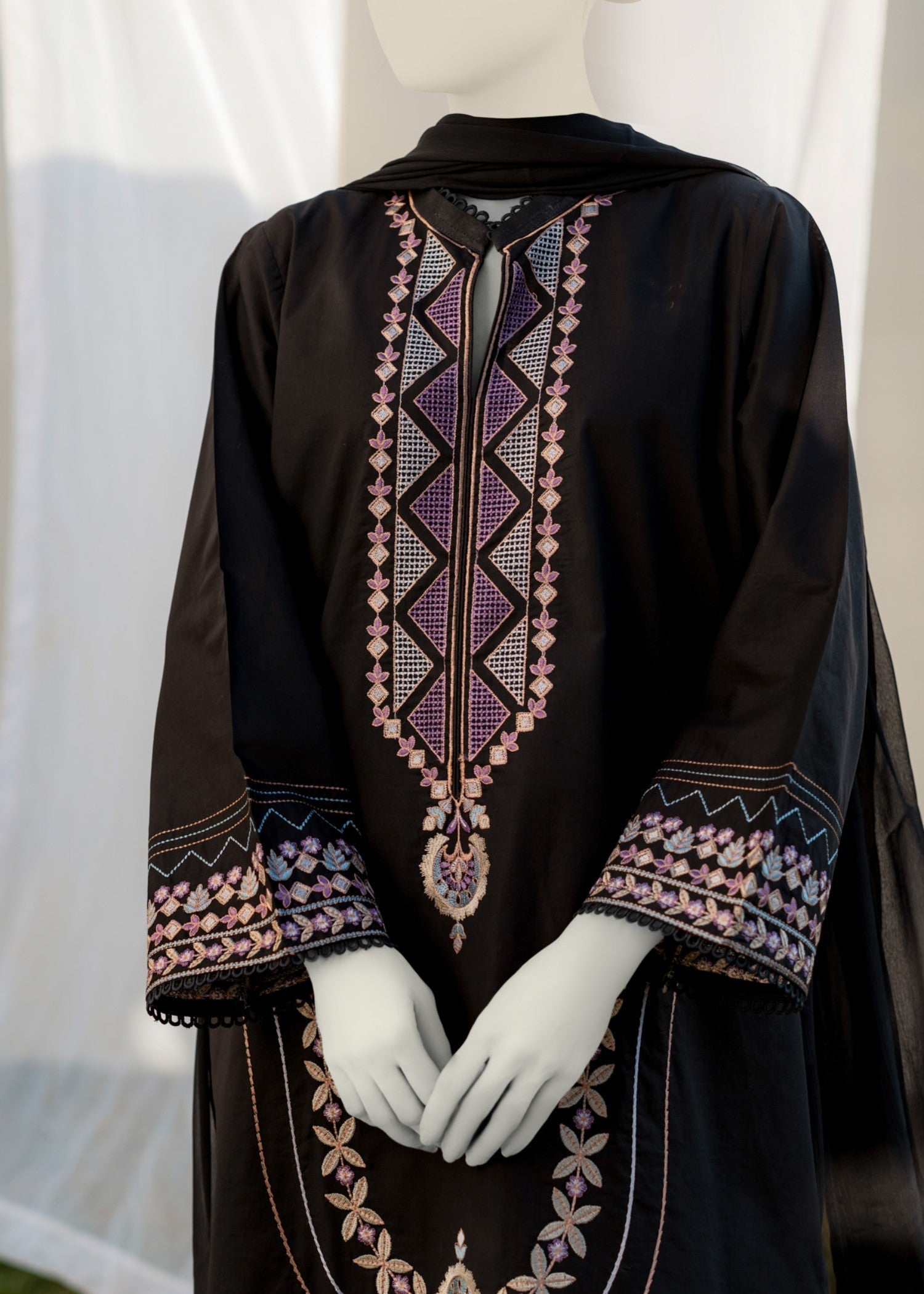 Zaira and Mahnoor Kashmir suit Women 2pcs