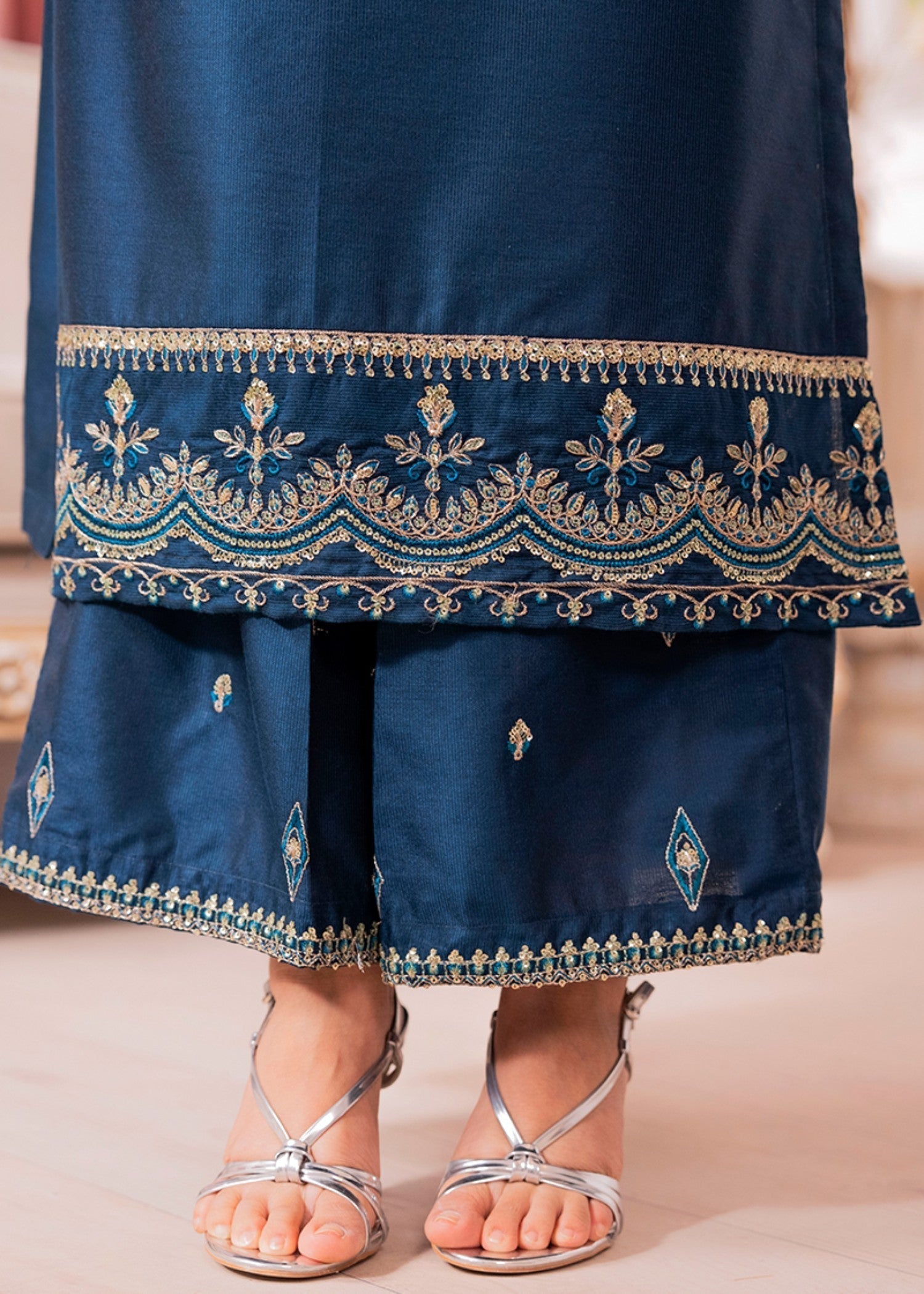 Kross Kulture Embroidered Lawn Suit 01706 Women 3pcs