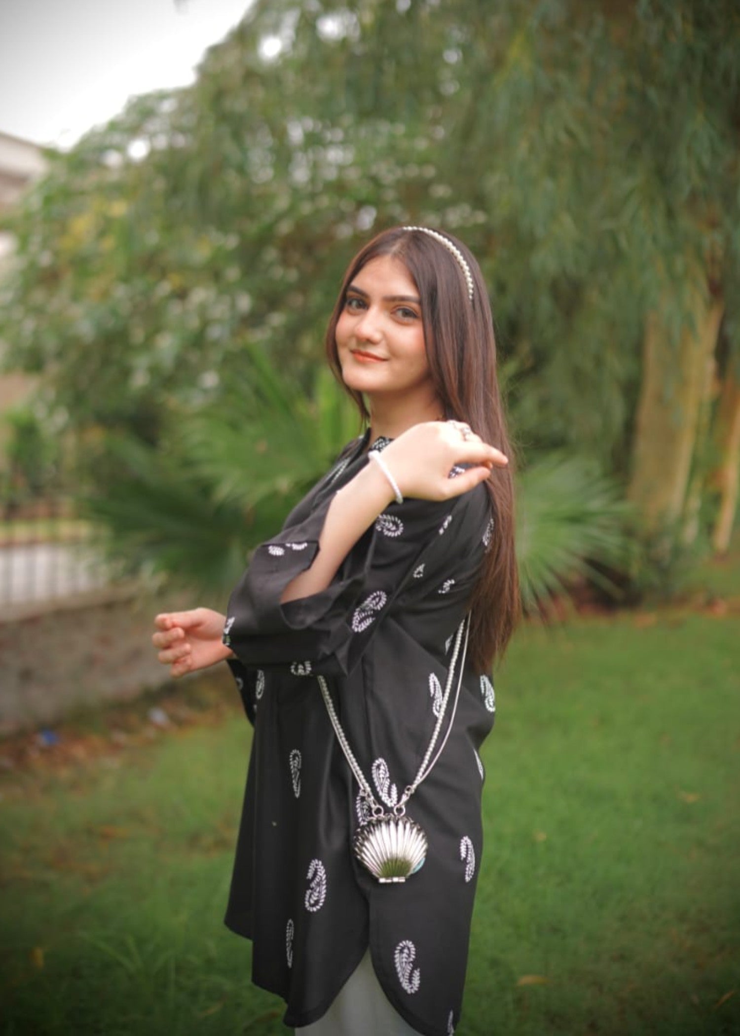 Zarah&Sarah Monochrome Muse Women 2pcs