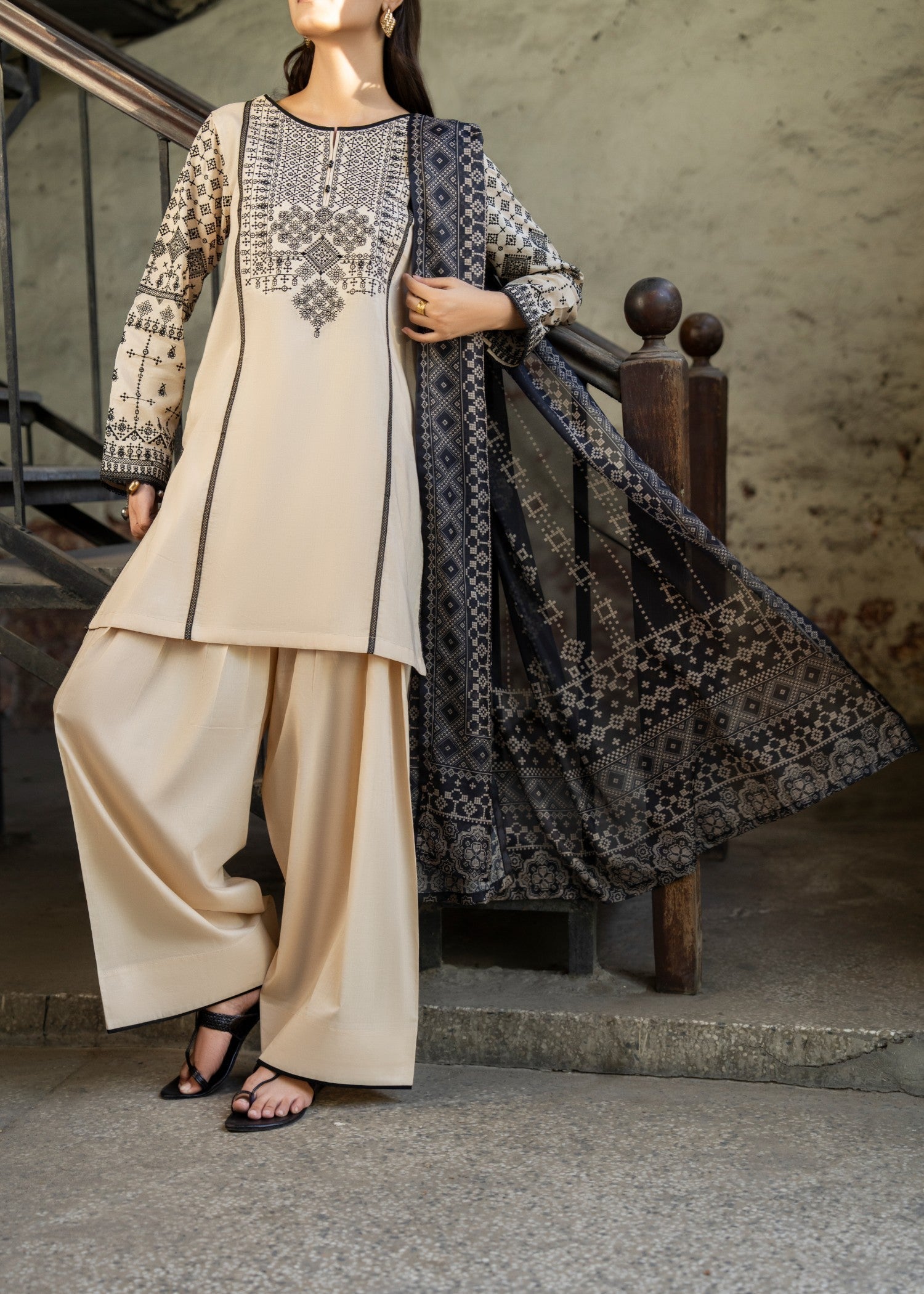 Casual Lite Cotton Emb Suit Beige Women 3pcs