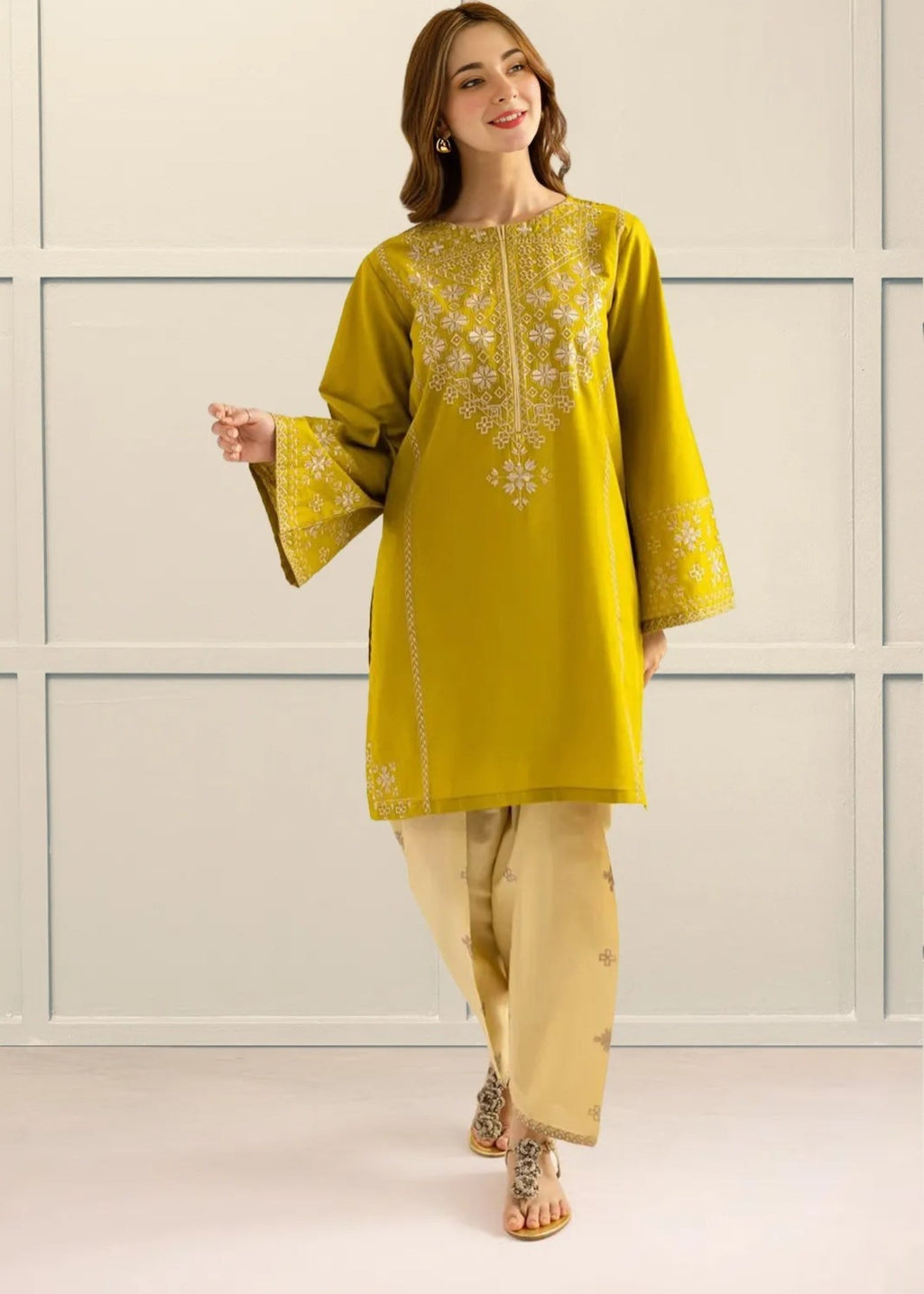 The Turkish Wear Frashia Embroidered Kurta Set Women 2pcs