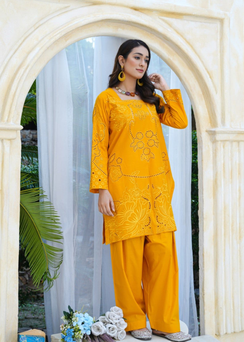 H&U Collection Golden Marigold Women 2pcs