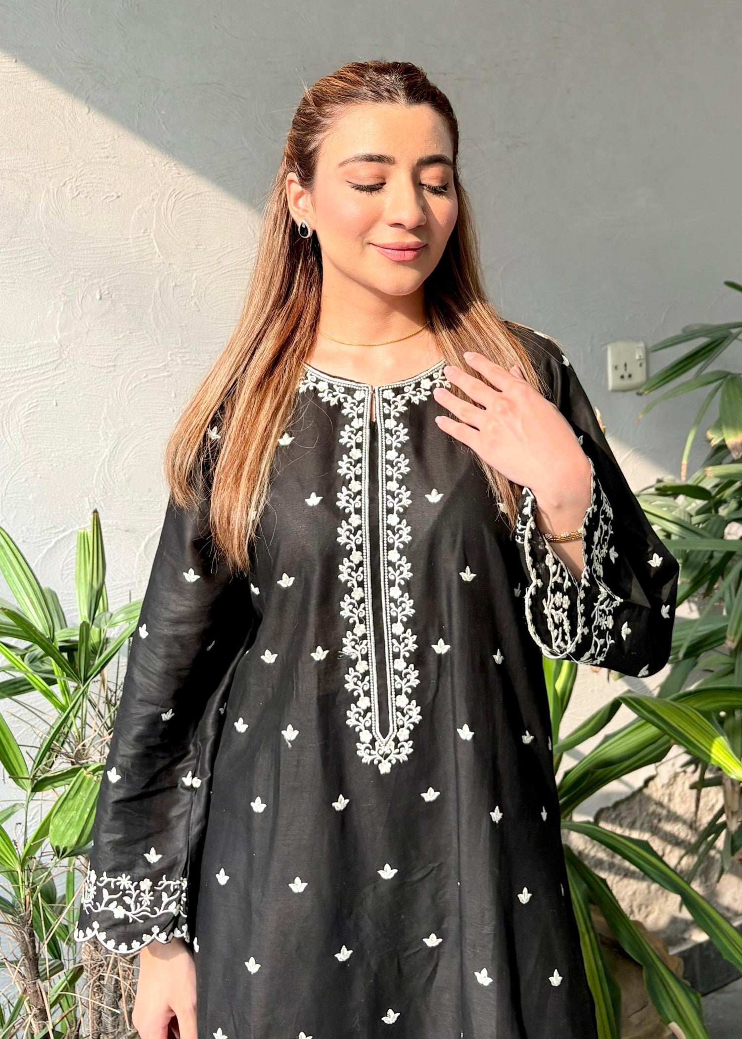 Kunaar Grace Black Women 2pcs