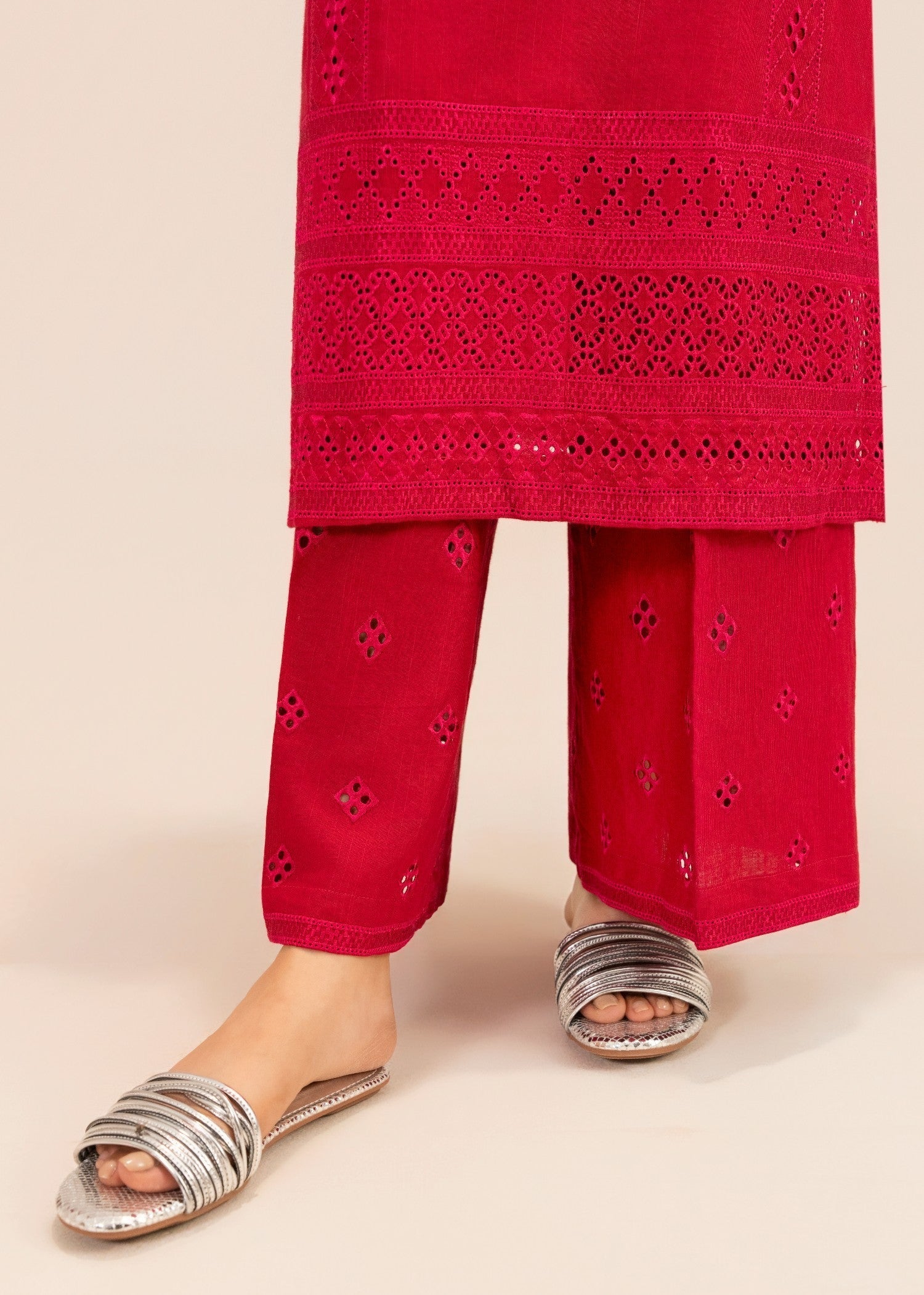 Sahibas By Mirza Aabroo Red Women 2pcs