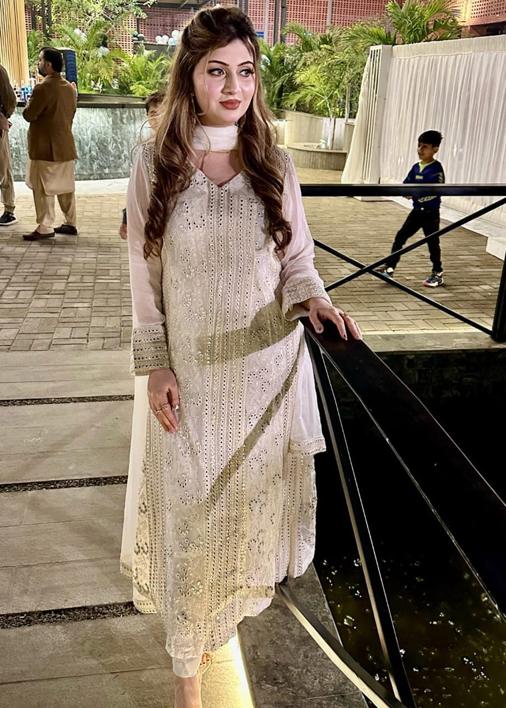 Rang-e-Haya Hania Amir Hoor / White Silver 1 Women 4pcs