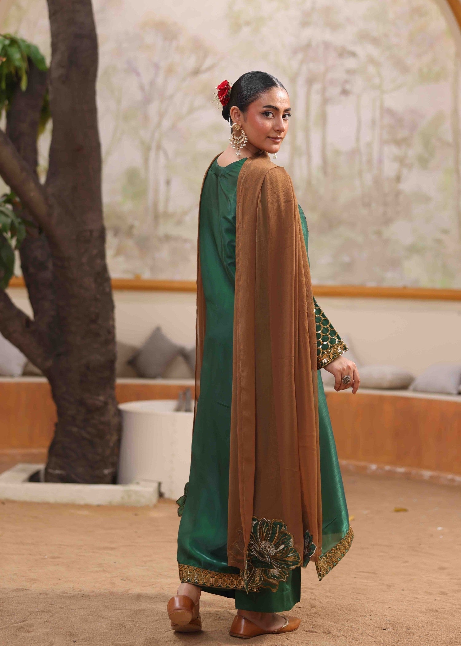 Costumo Amaris Women 4pcs