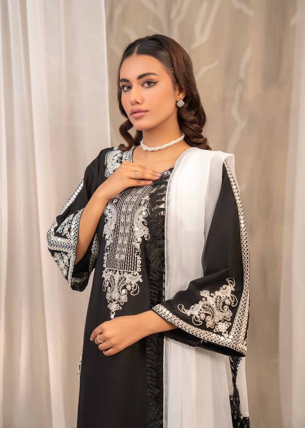 Libas Thread Sapphire Glow Black Women 3pcs