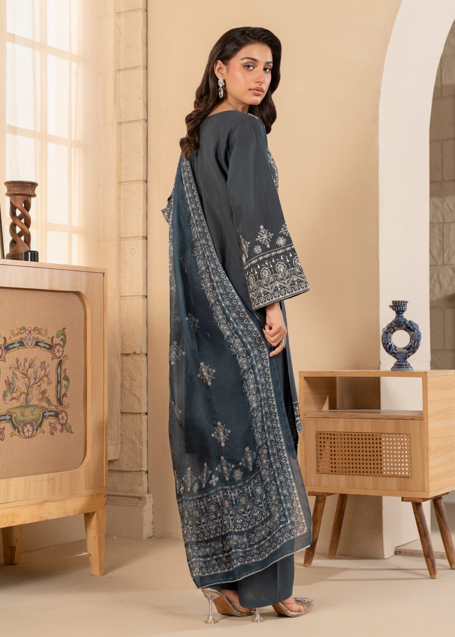 Avira Pret Amal Women 3pcs