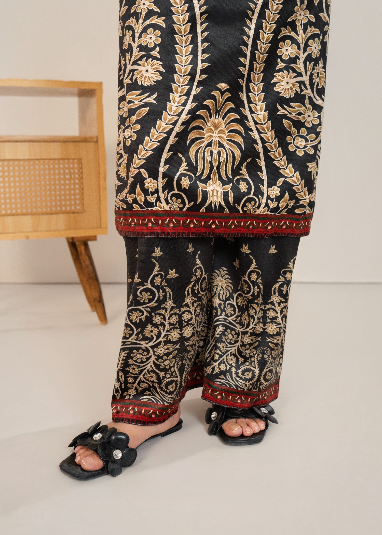 Stylish Collection BLACK BLOOM Women 2pcs