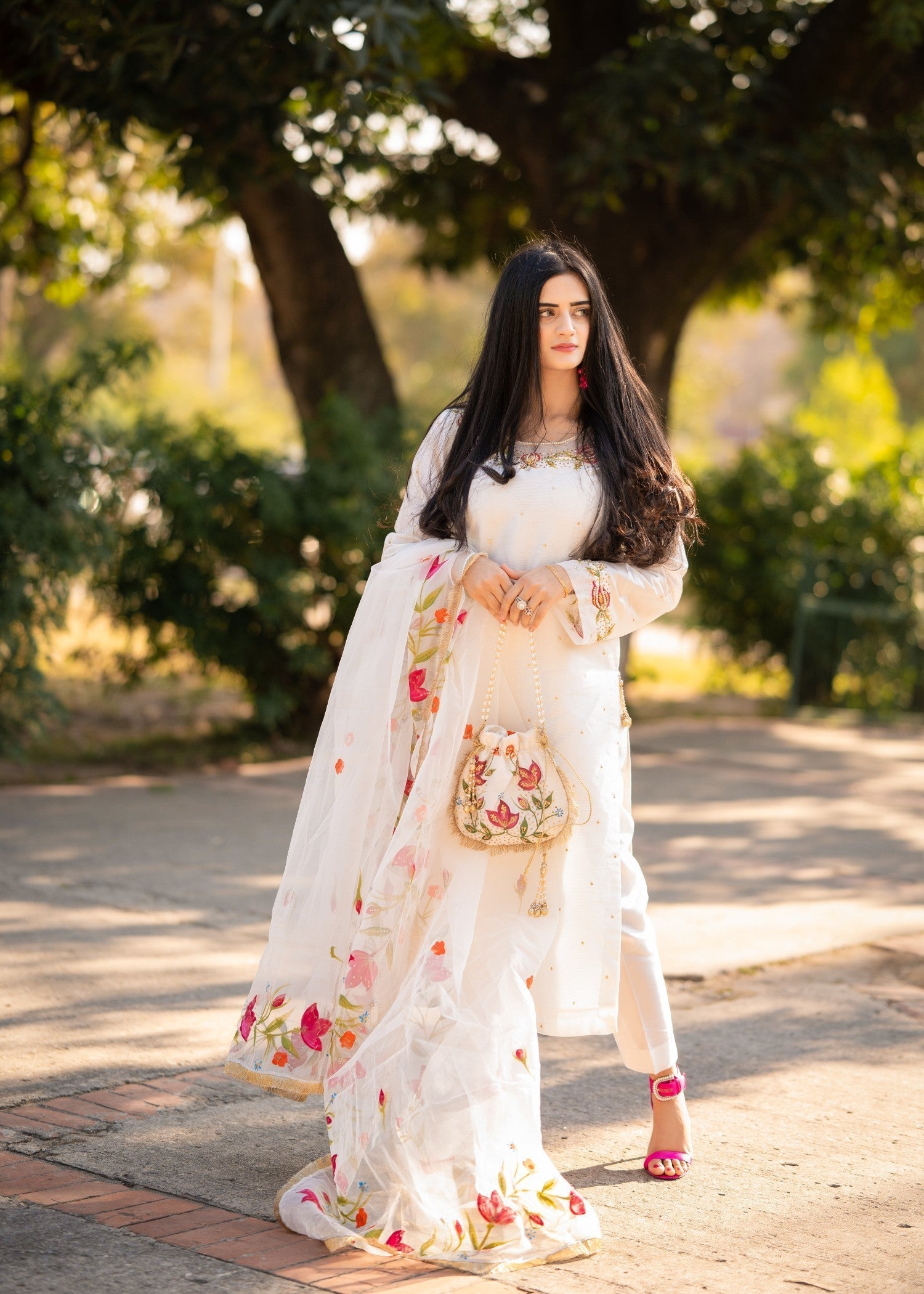 Rivaaj Fashion Luxurious White Dress Sheesha Silk Women 4pcs