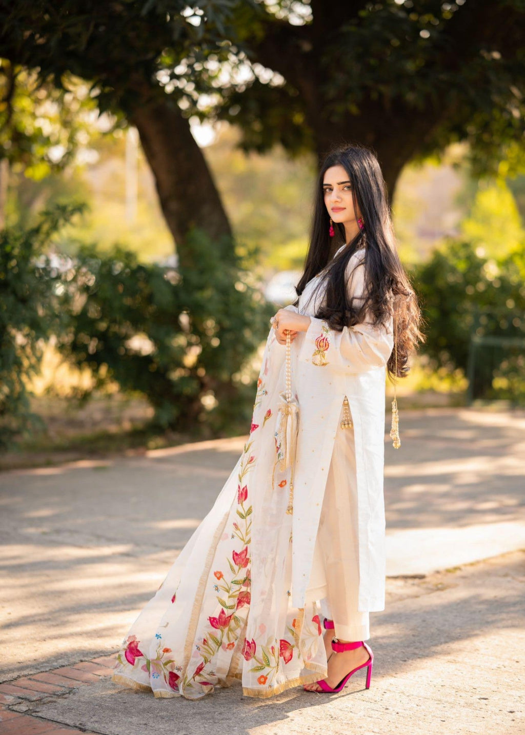 Rivaaj Fashion Luxurious White Dress Sheesha Silk Women 4pcs