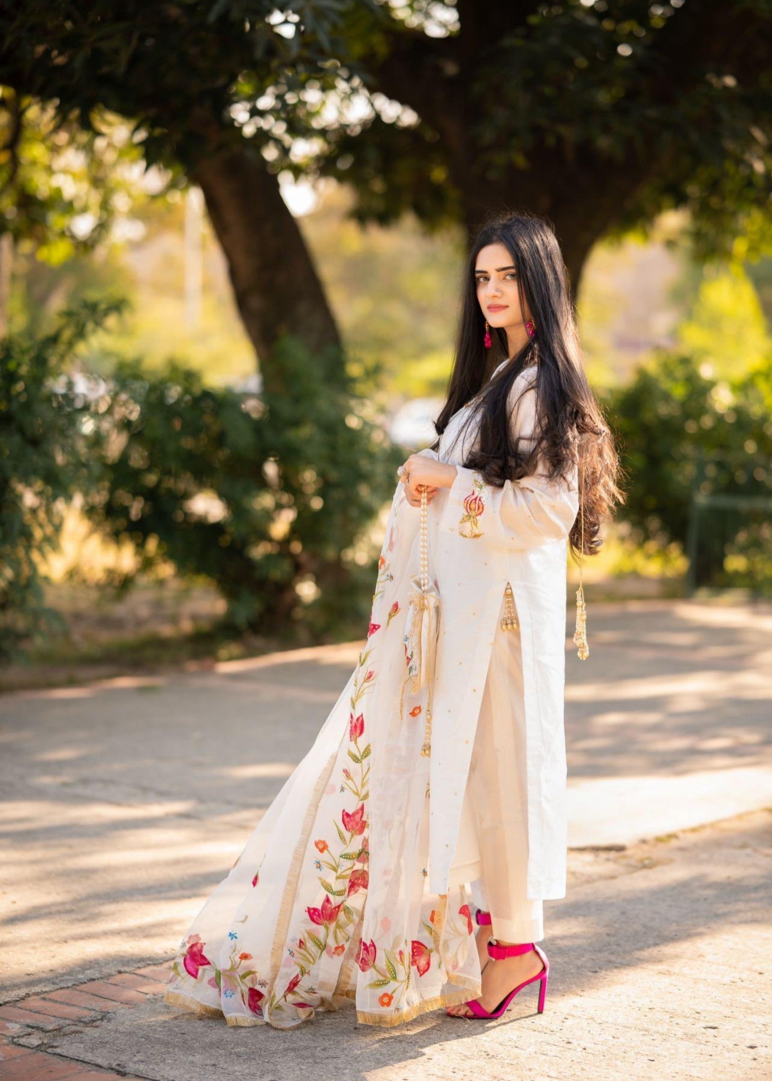 Rivaaj Fashion Luxurious White Dress Sheesha Silk Women 4pcs