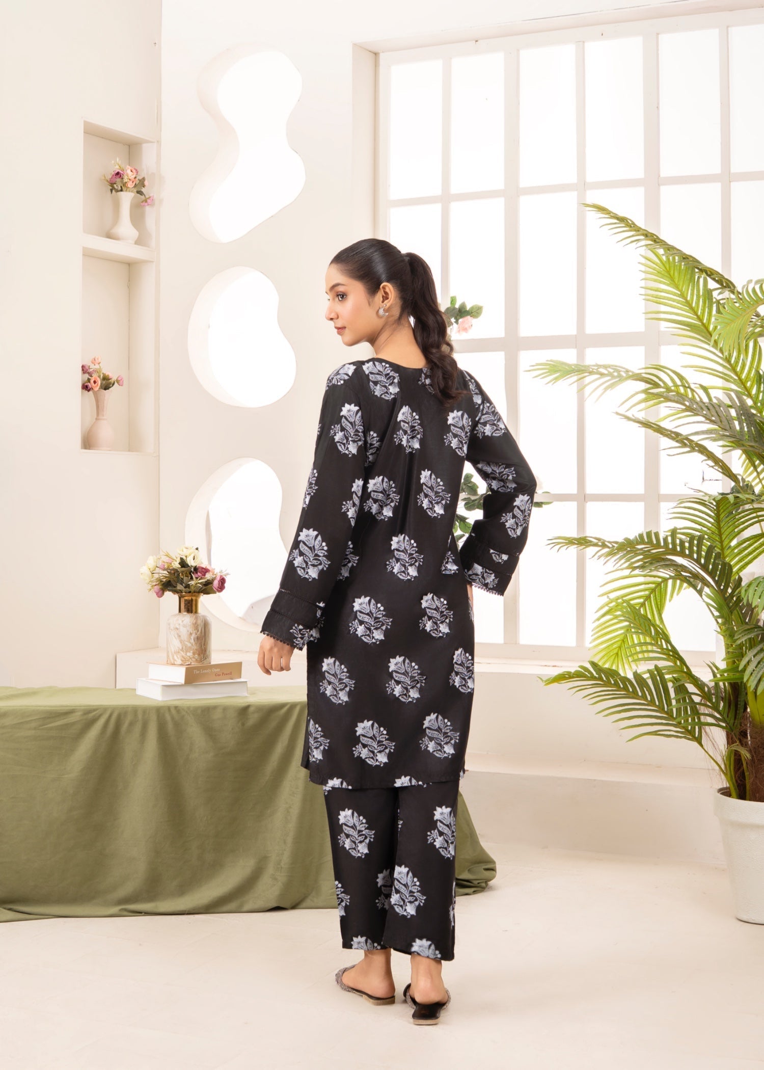 Stylish Collection ZEENAT BLACK Women 2pcs