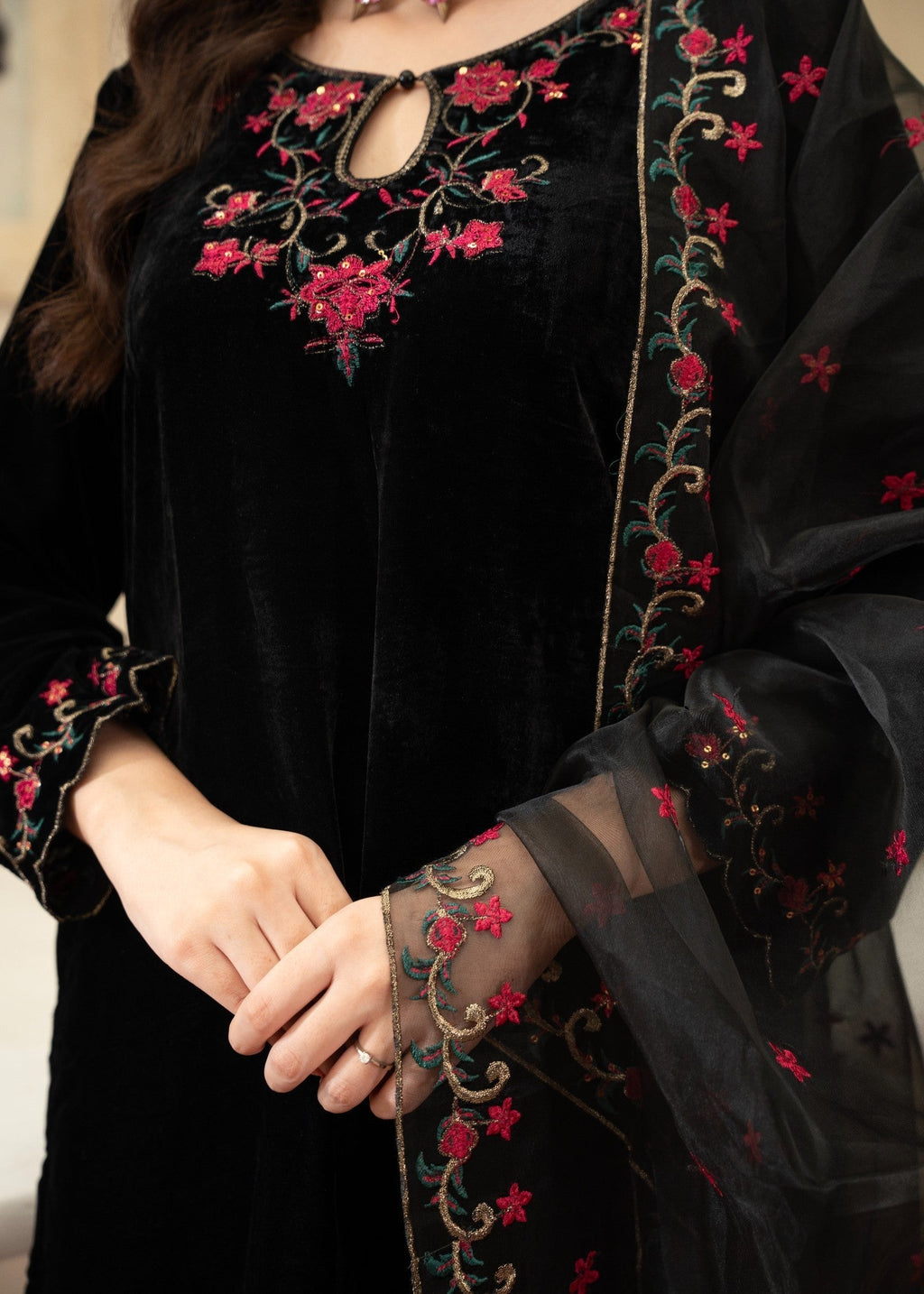 Naaz Couture Black velvet Embroidered Suit Women 3pcs