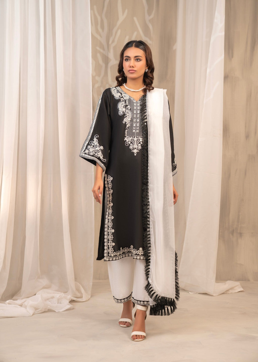 Libas Thread Sapphire Glow Black Women 3pcs