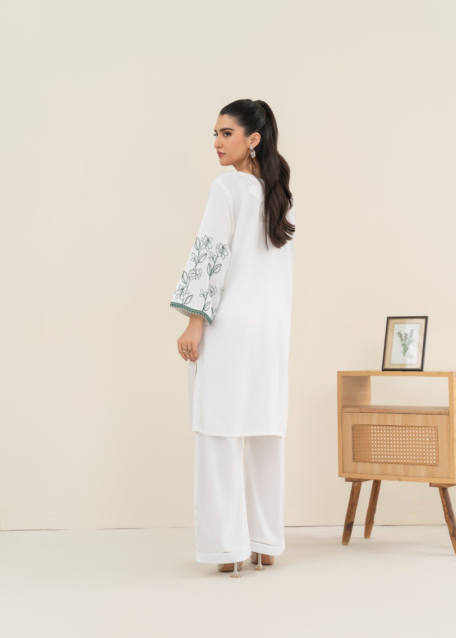 Stylish Collection EMBELLISH WHITE Women 2pcs
