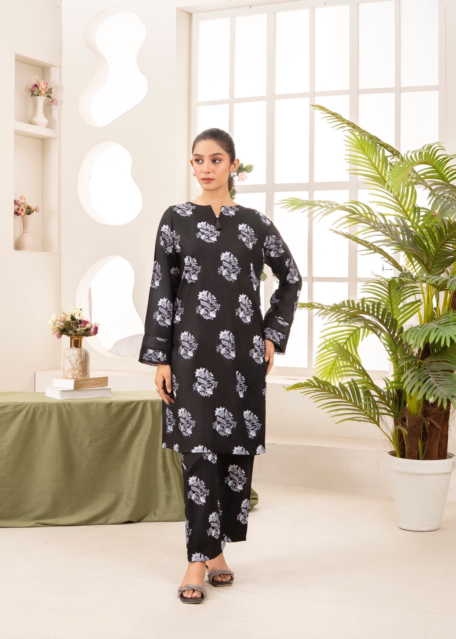 Stylish Collection ZEENAT BLACK Women 2pcs