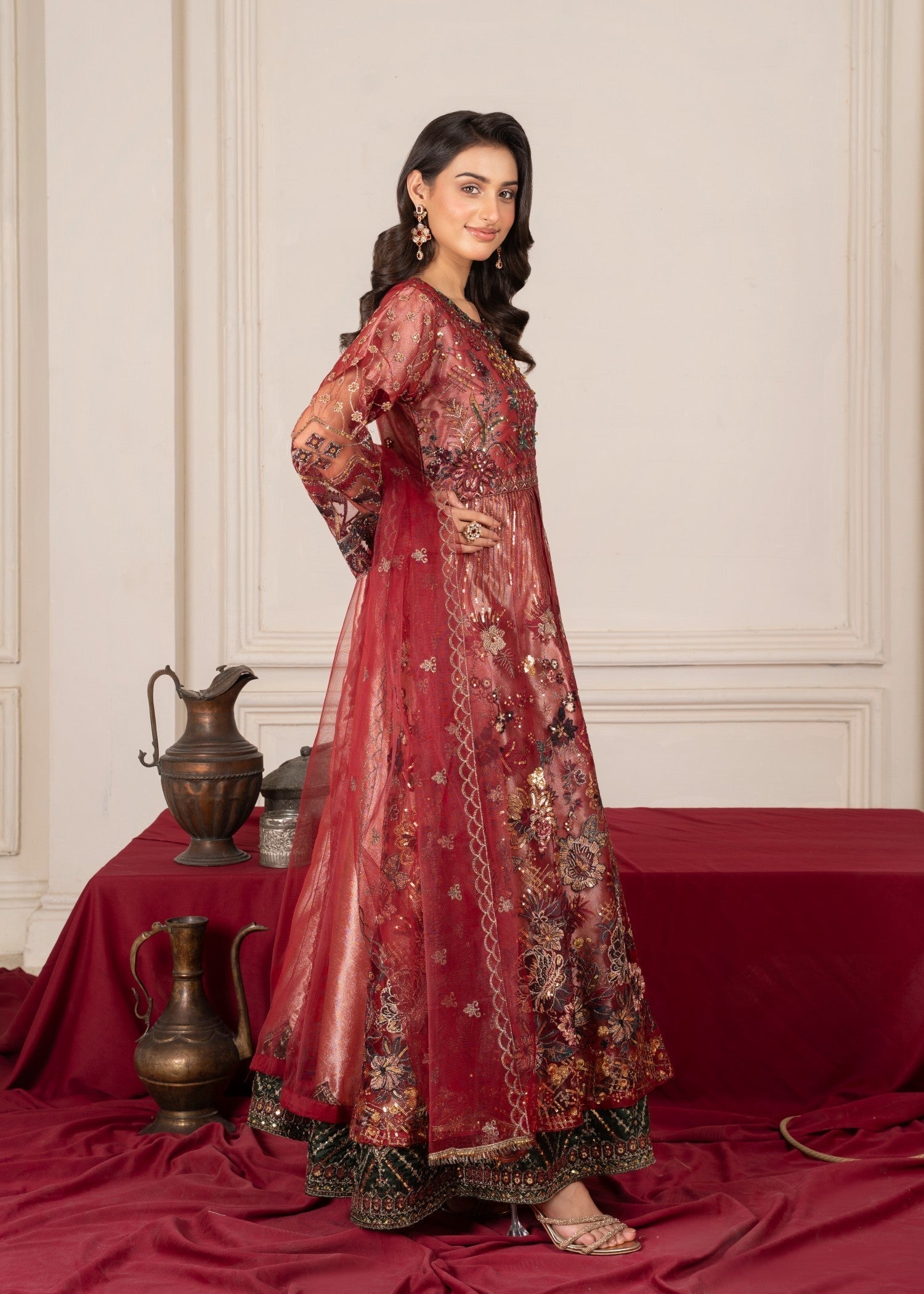 Avira Pret Surkhaab Women 3pcs