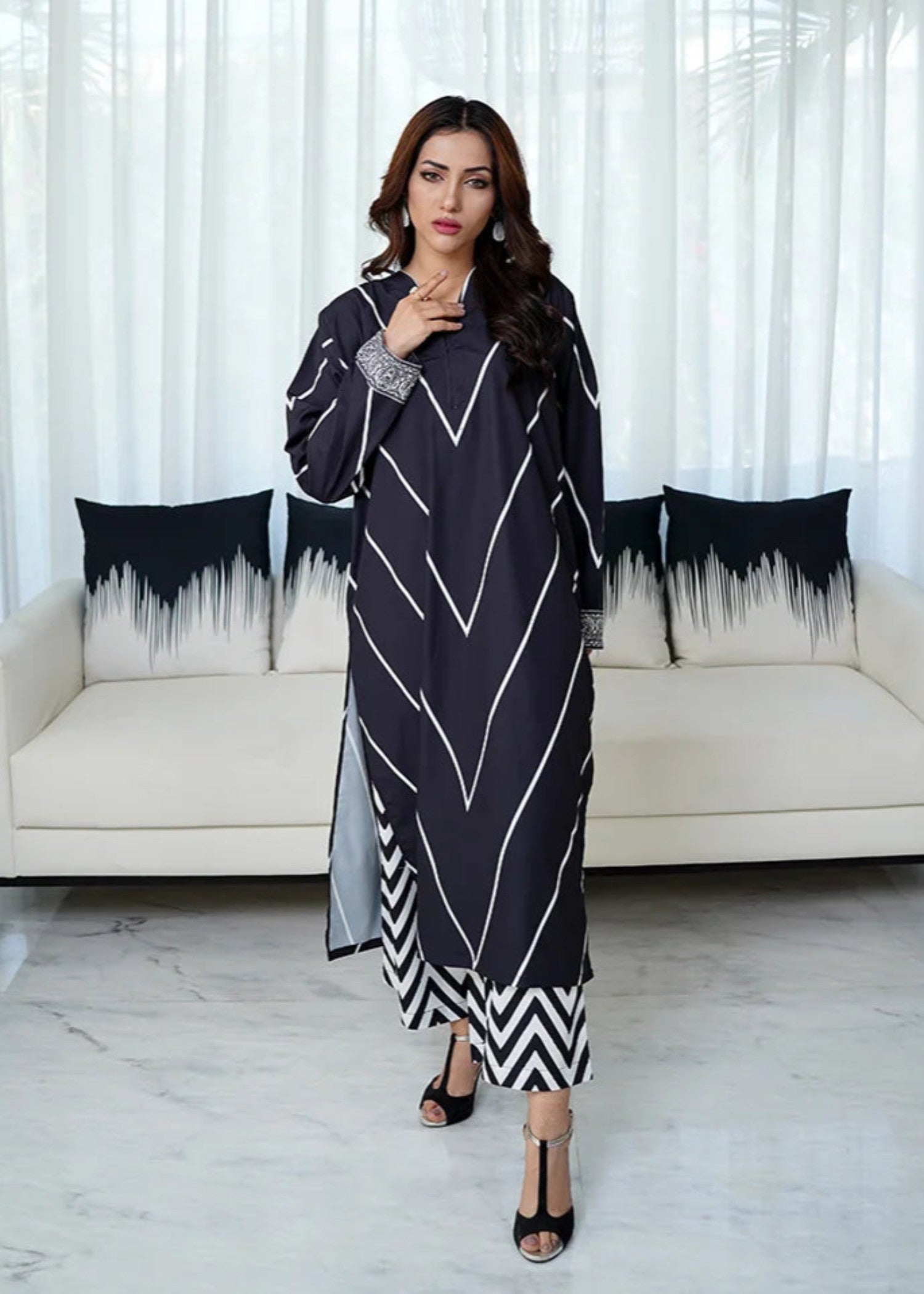Libas Thread Contrast Black Women 2pcs