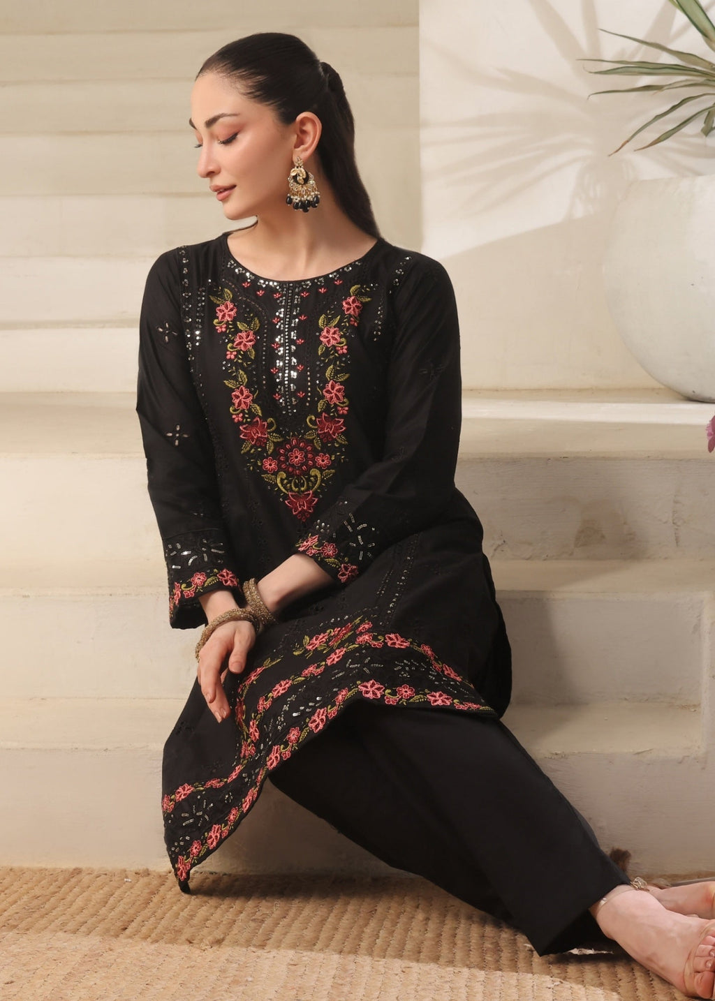 Ayra Pret Jhalak Black Women 2pcs