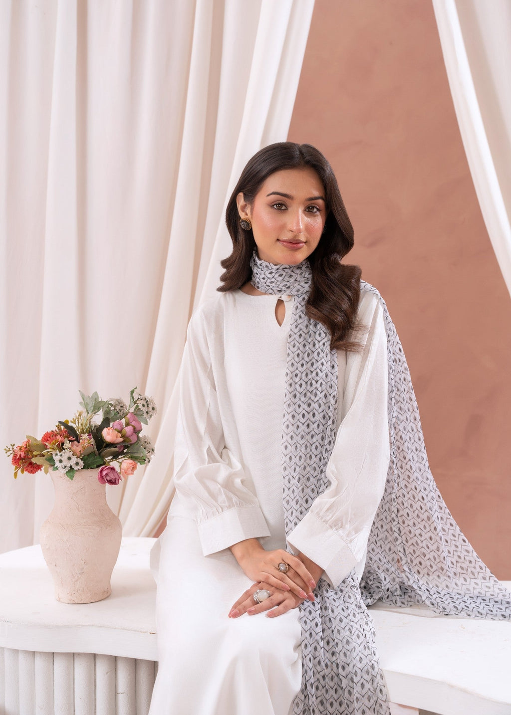 Laal Kurti White Solid Dress With Dupatta Women 3pcs