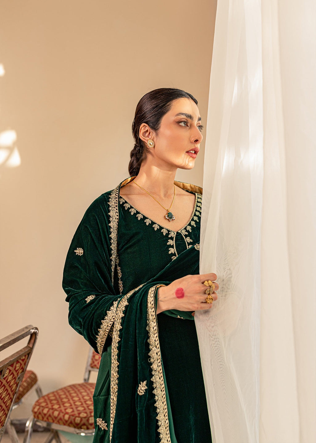 Mannat Kastoor Women 2pcs