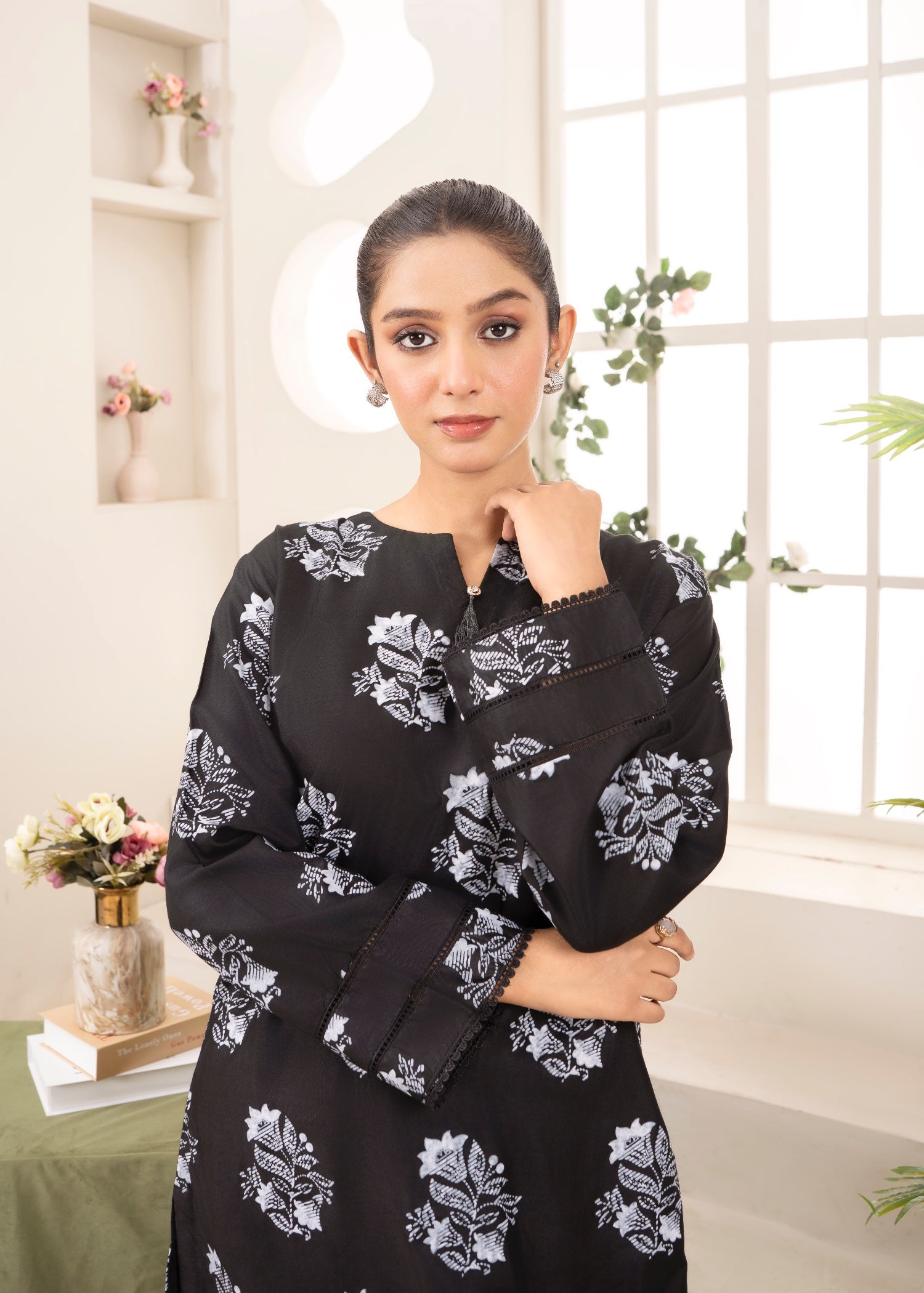 Stylish Collection ZEENAT BLACK Women 2pcs