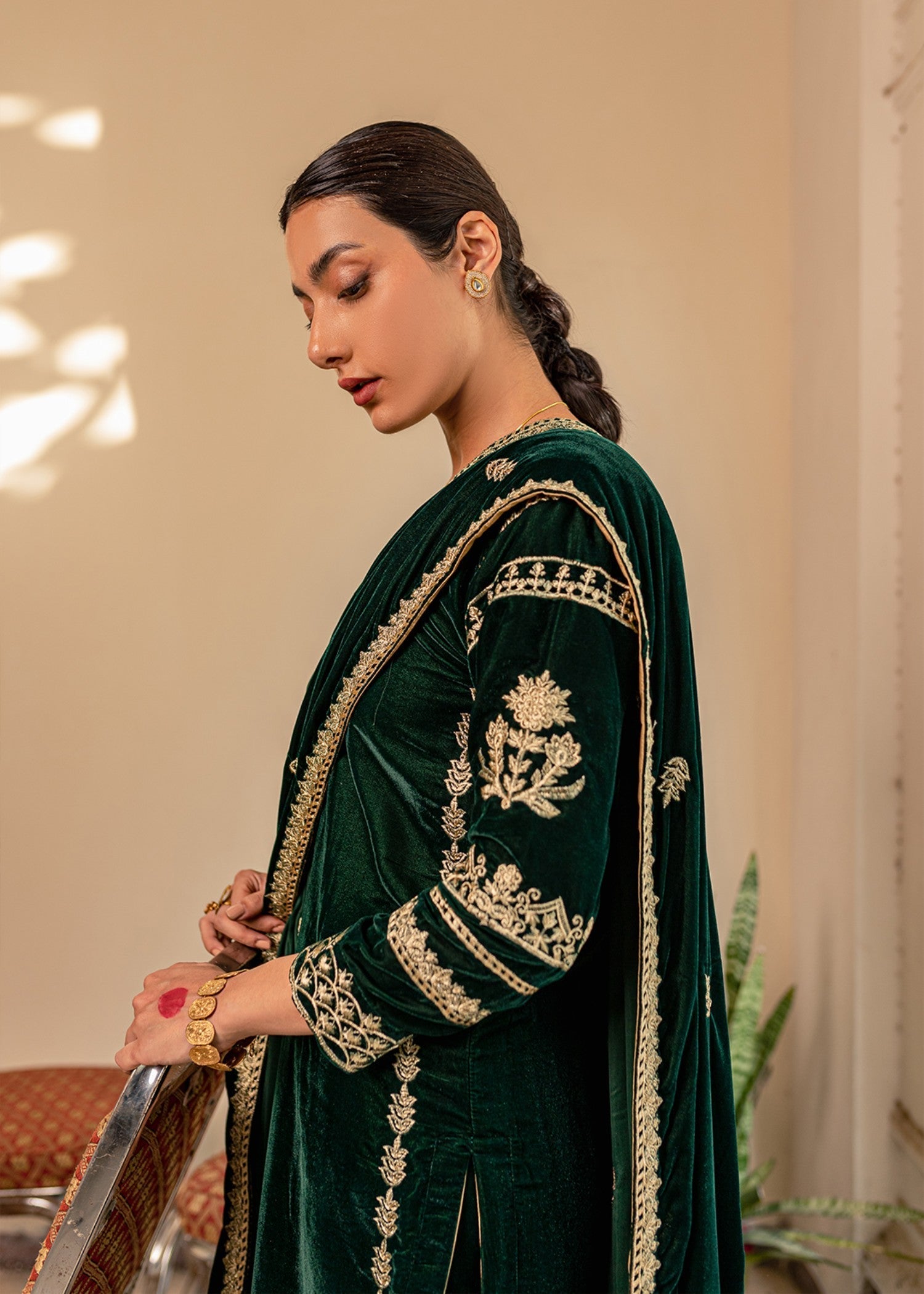 Mannat Kastoor Women 2pcs