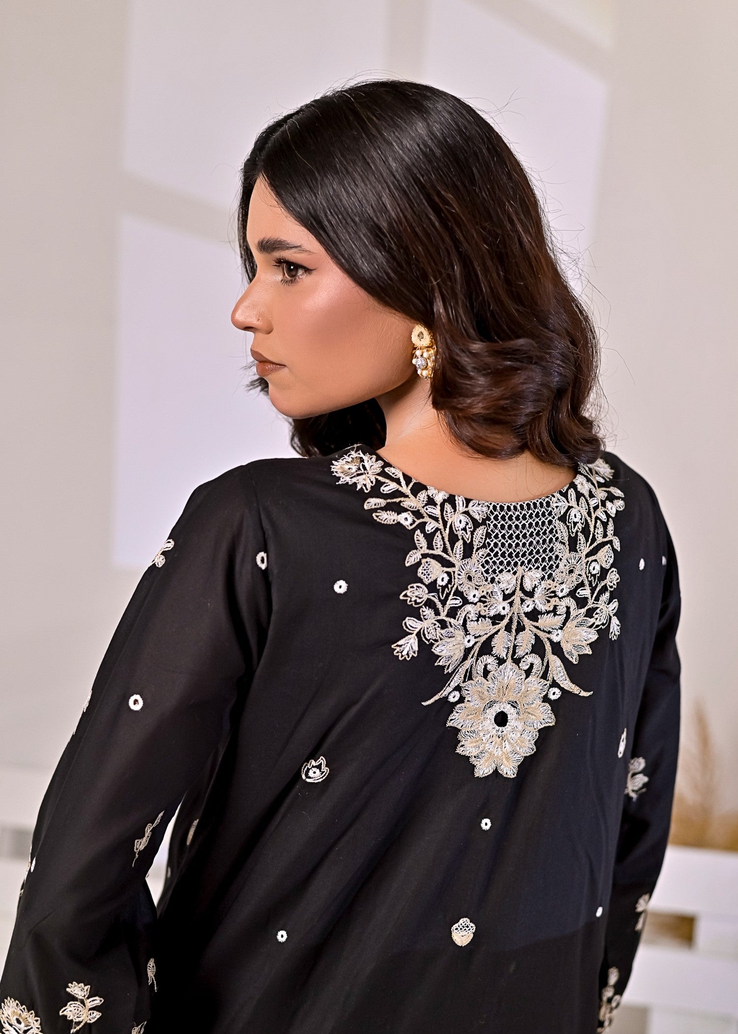 Masha. Monochrome Elegance Women 2pcs