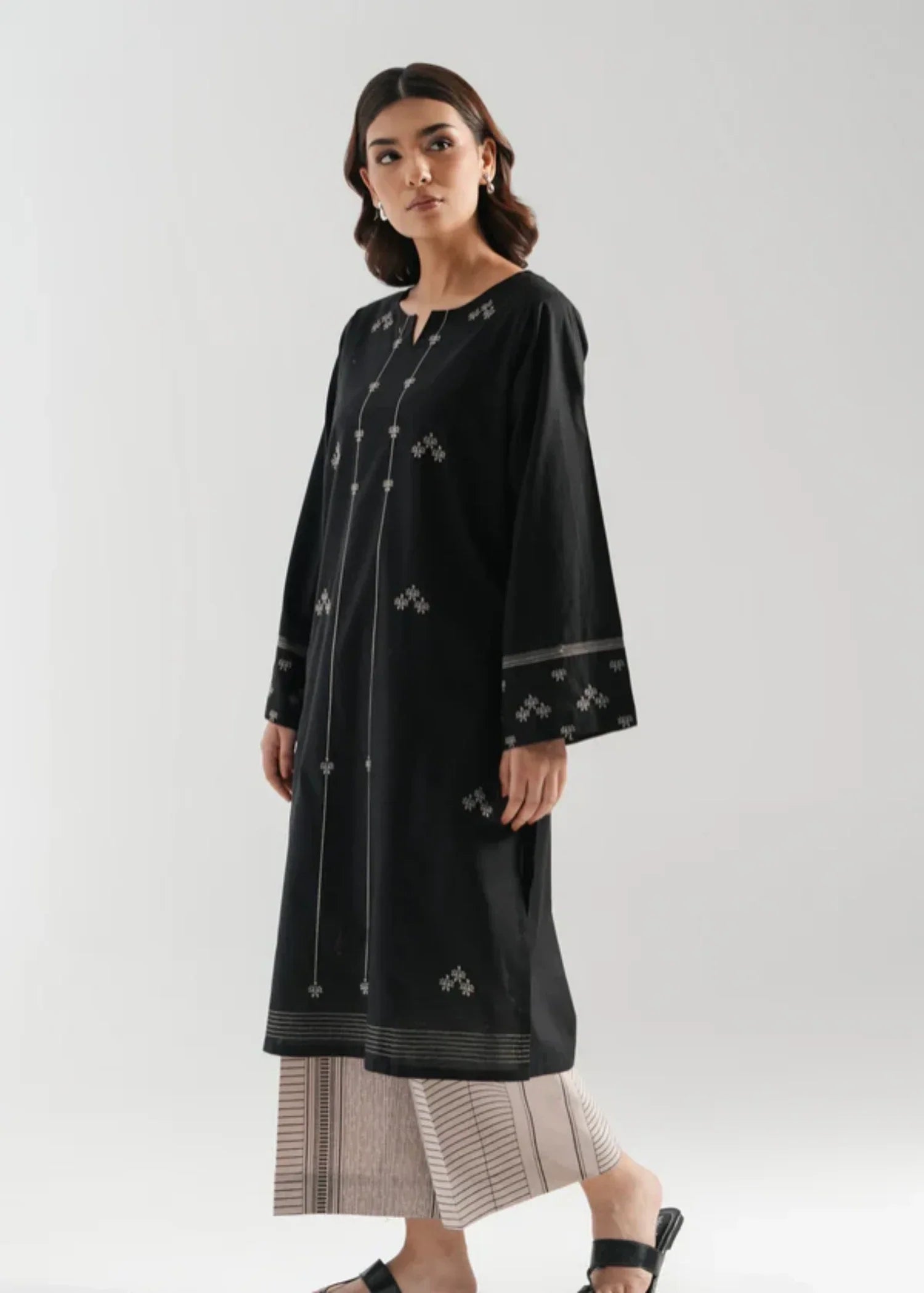 Zeen EMBROIDERED SUIT WAM25218 Women 2pcs