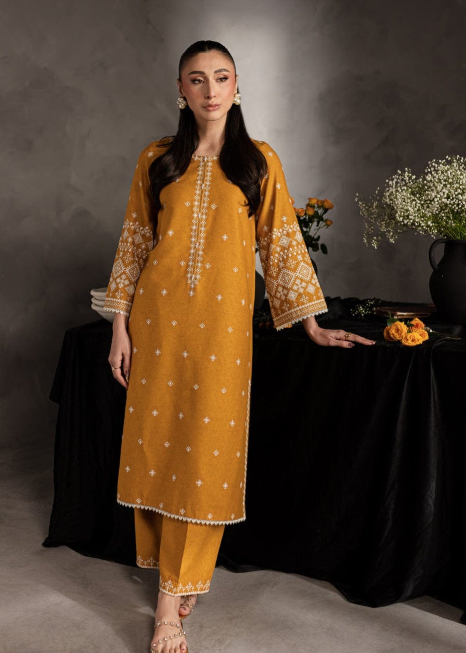 Shehroz Fashion ZAUQ E ZEENAT LAWN EMBROIDERY SUIT Women 2pcs