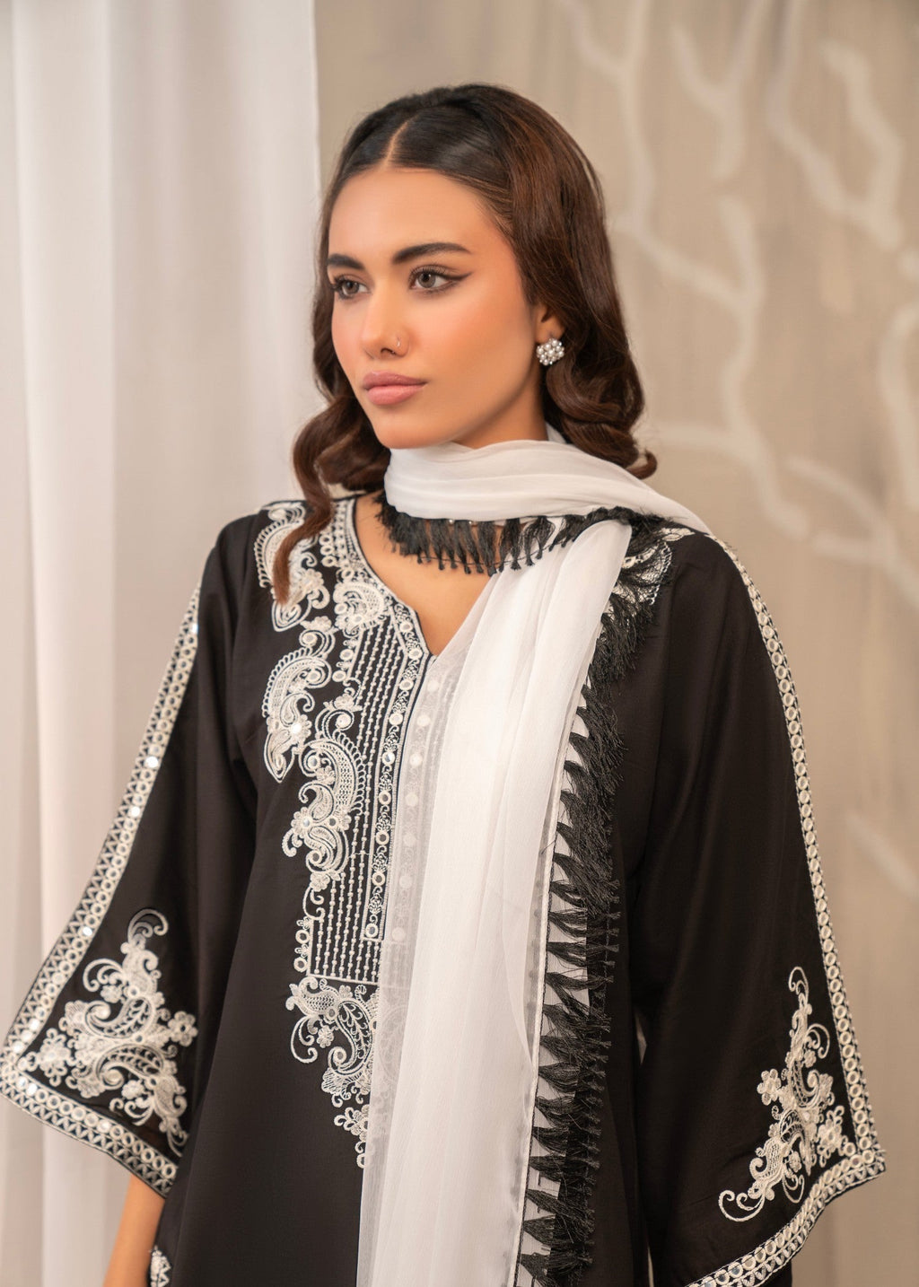 Libas Thread Sapphire Glow Black Women 3pcs