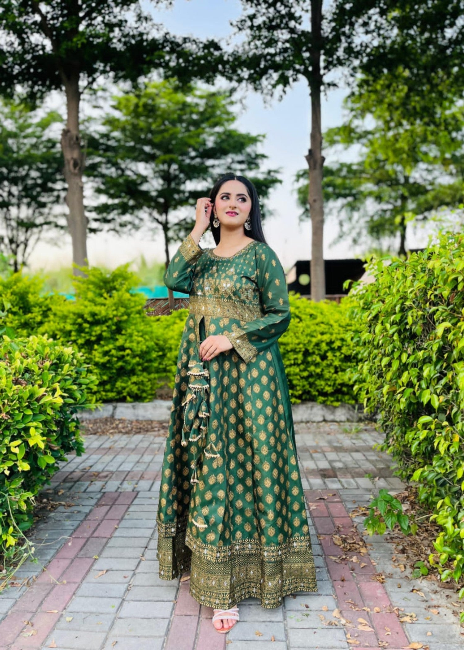 1 Mahoor Haven green maxi with potli Women 2pcs