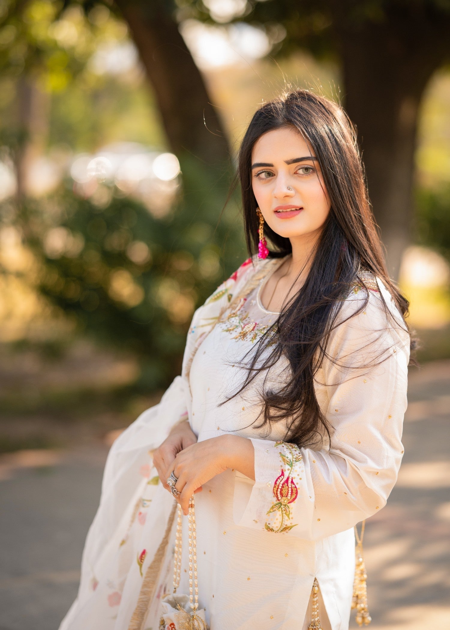 Rivaaj Fashion Luxurious White Dress Sheesha Silk Women 4pcs