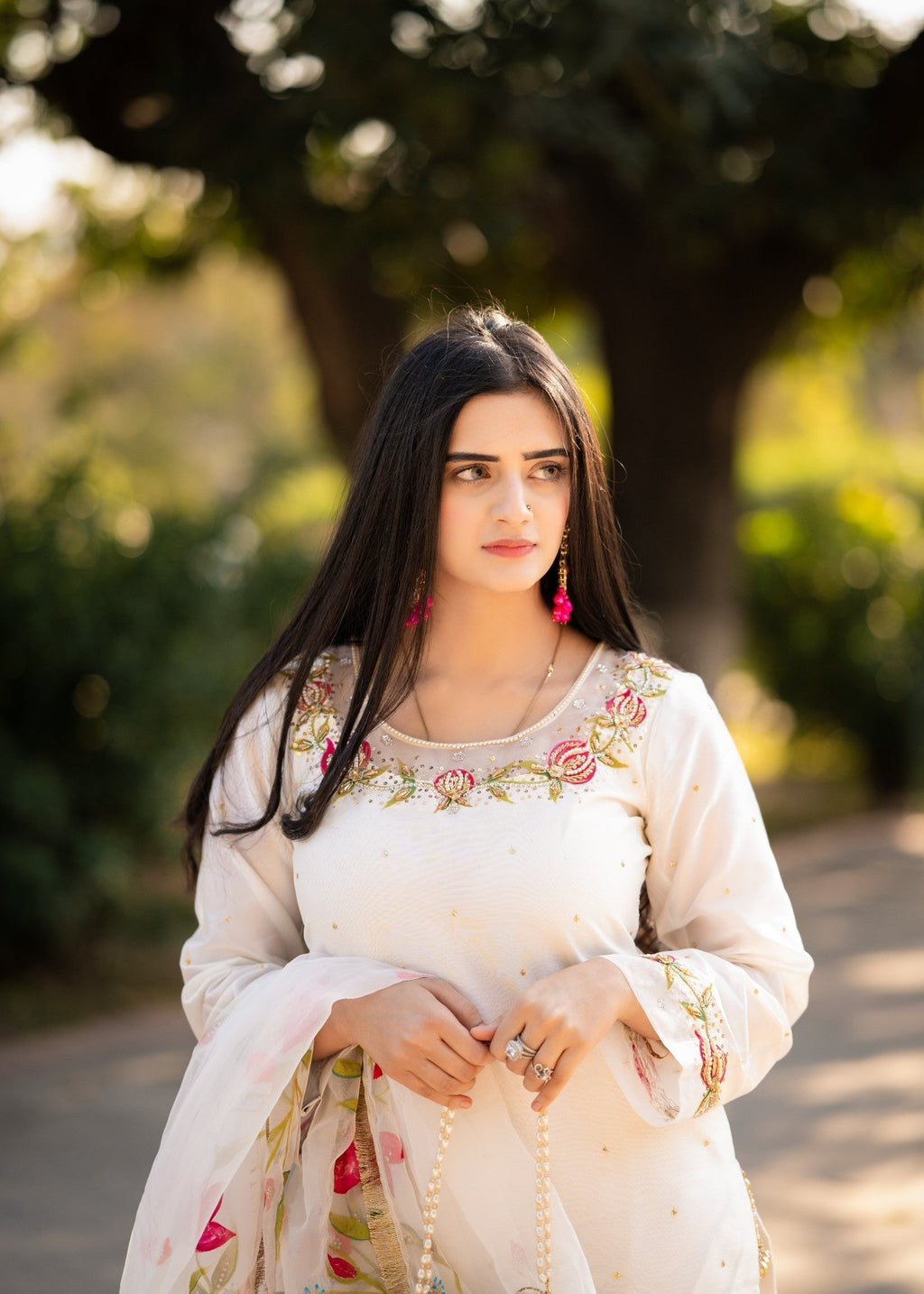 Rivaaj Fashion Luxurious White Dress Sheesha Silk Women 4pcs