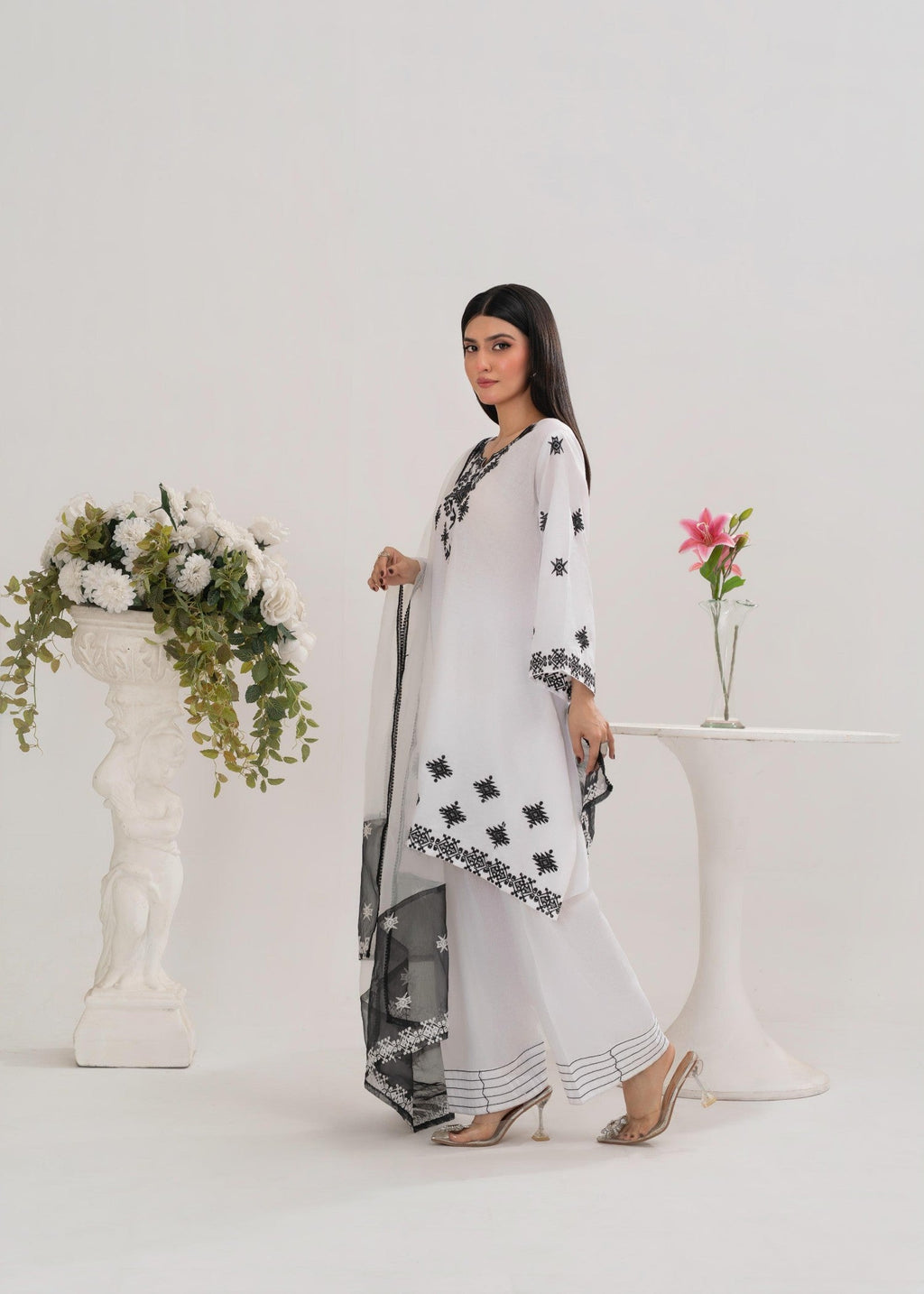 Stylish Collection WHITE CHARM (FARSHI SHALWAR) Women 3pcs
