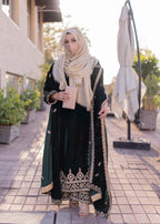 Mannat Kastoor Women 2pcs