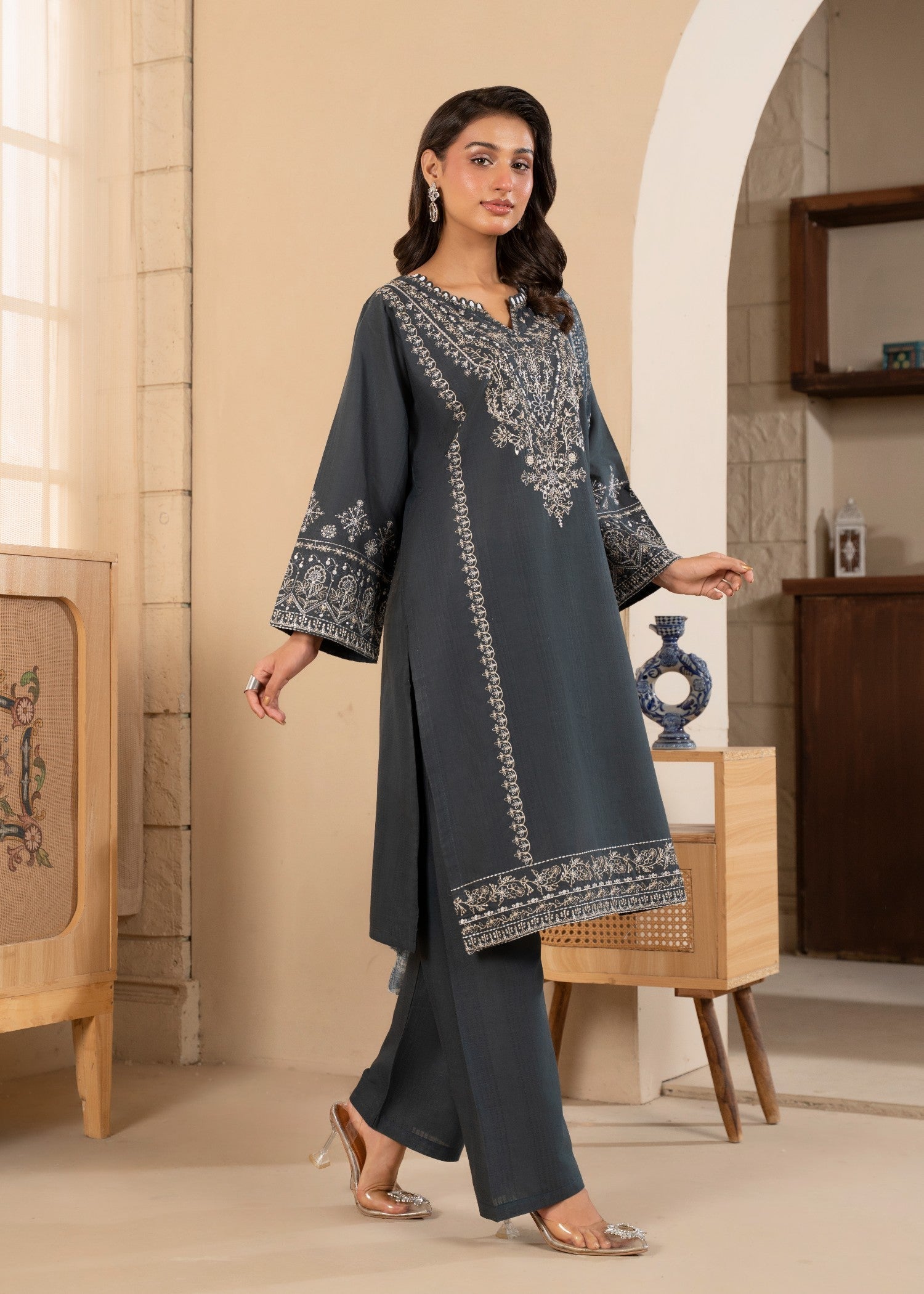 Avira Pret Amal Women 3pcs