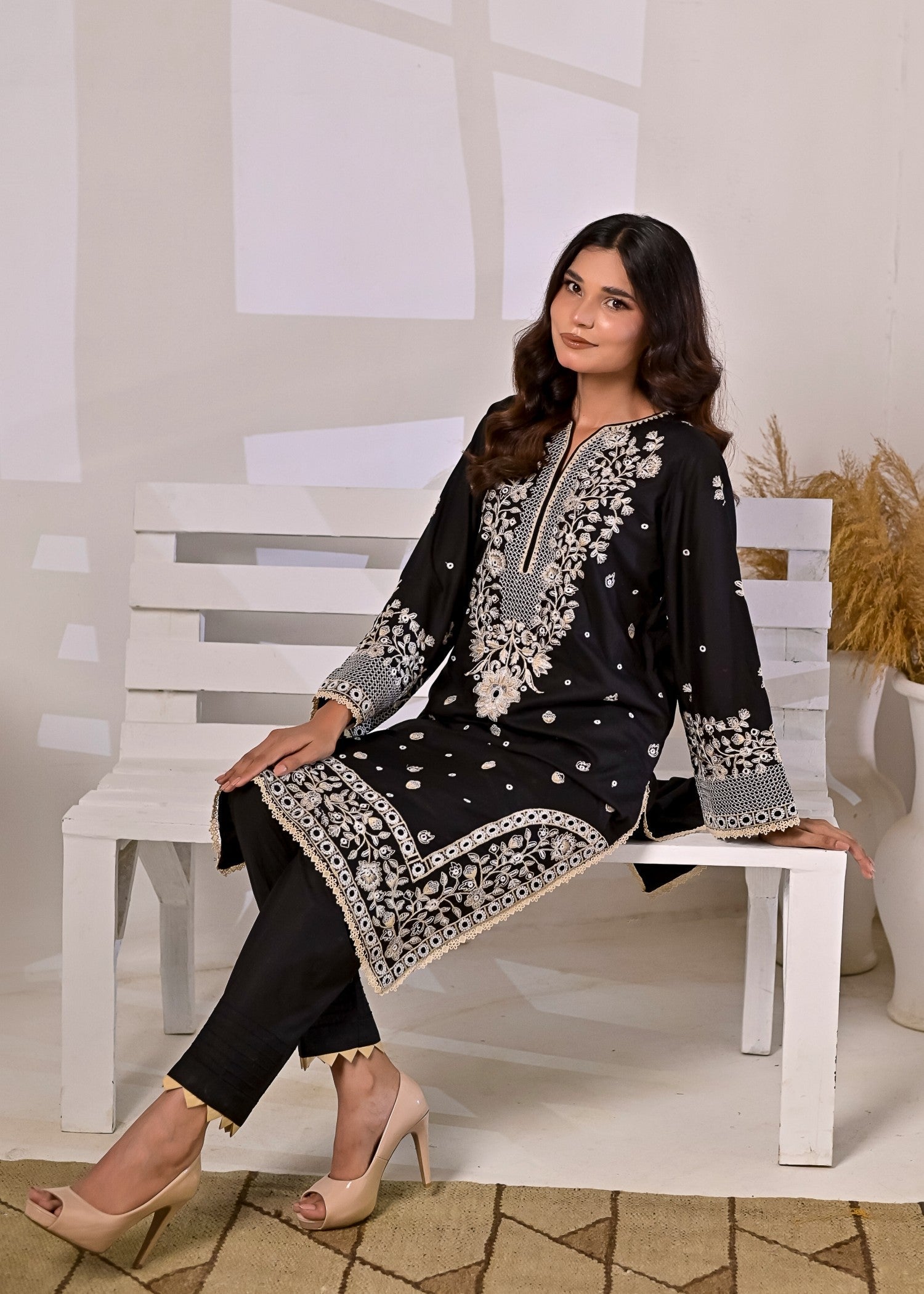 Masha. Monochrome Elegance Women 2pcs