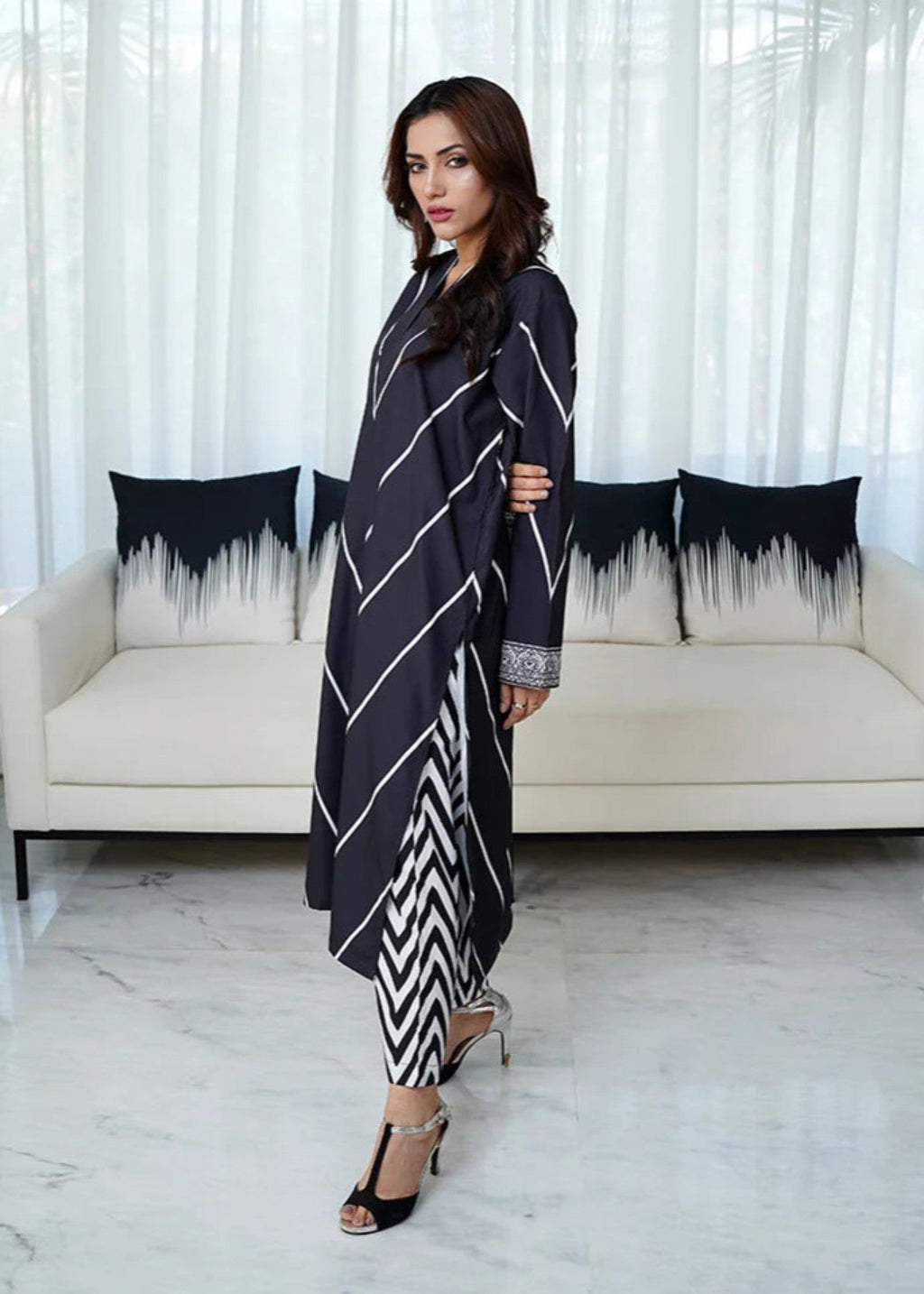 Libas Thread Contrast Black Women 2pcs